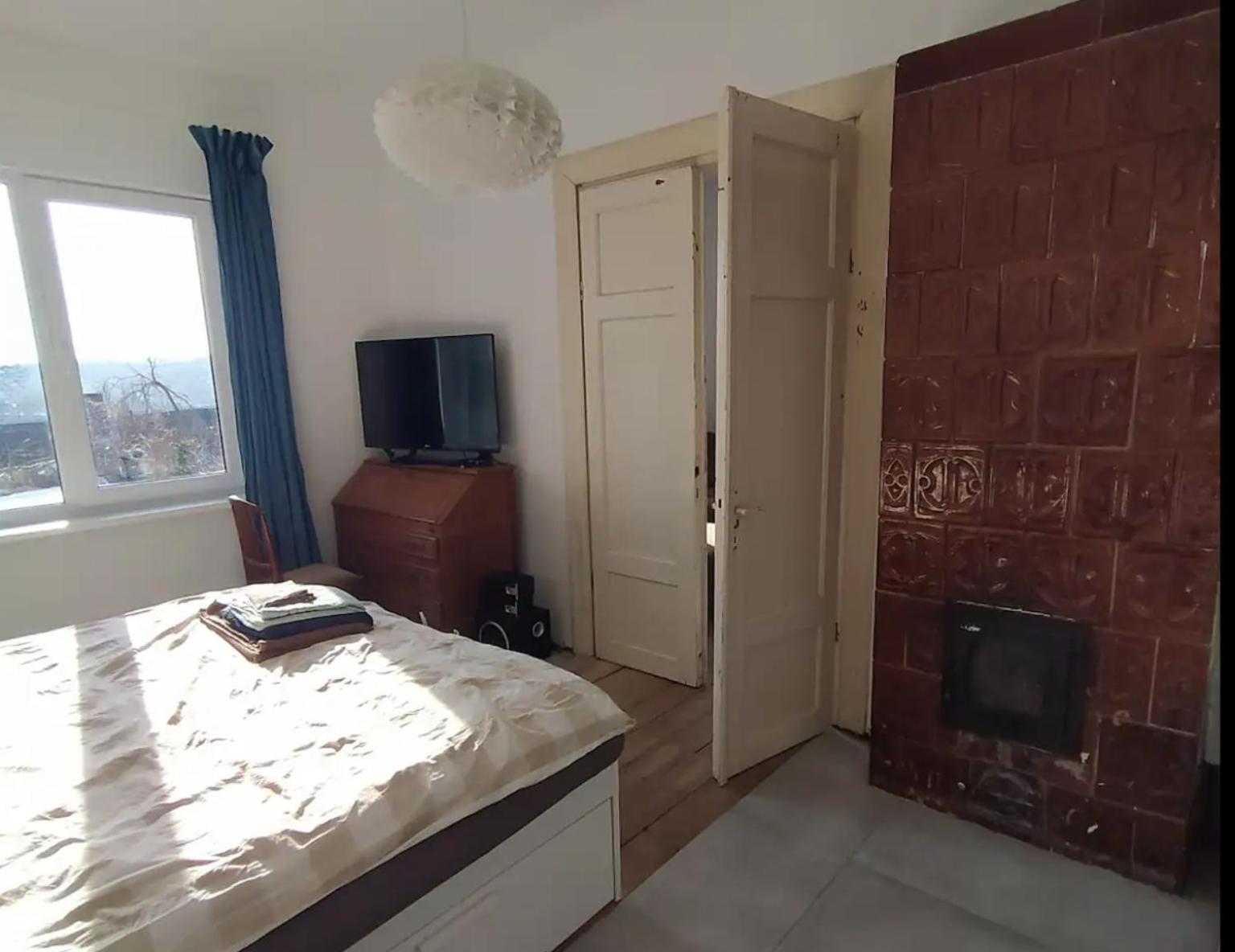 Hillside view house with garden, private parking, quiet location - 12 min to Old town anytime, Long stays welcome view 3