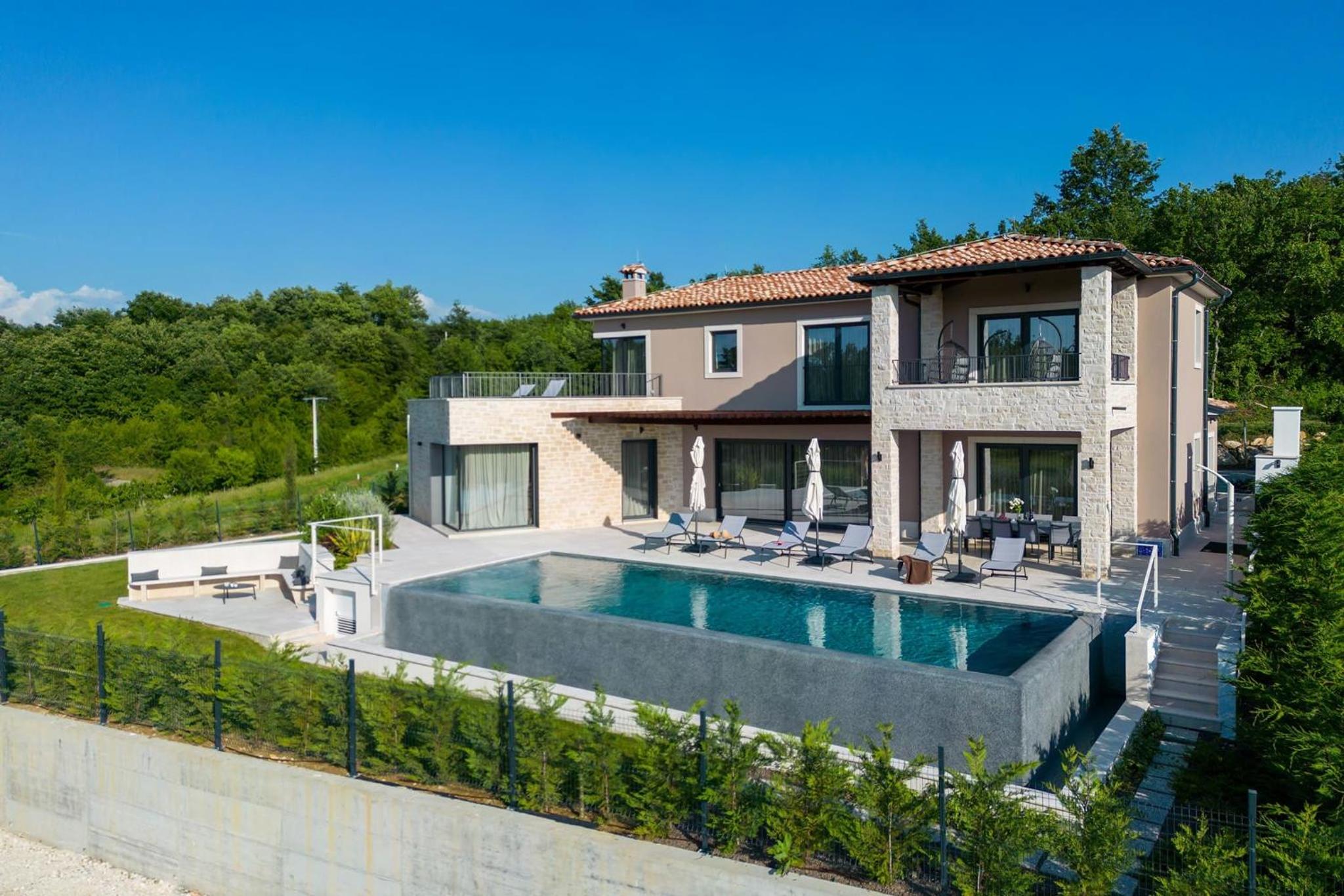 Villa Faloniga with pool and view in Vizinada