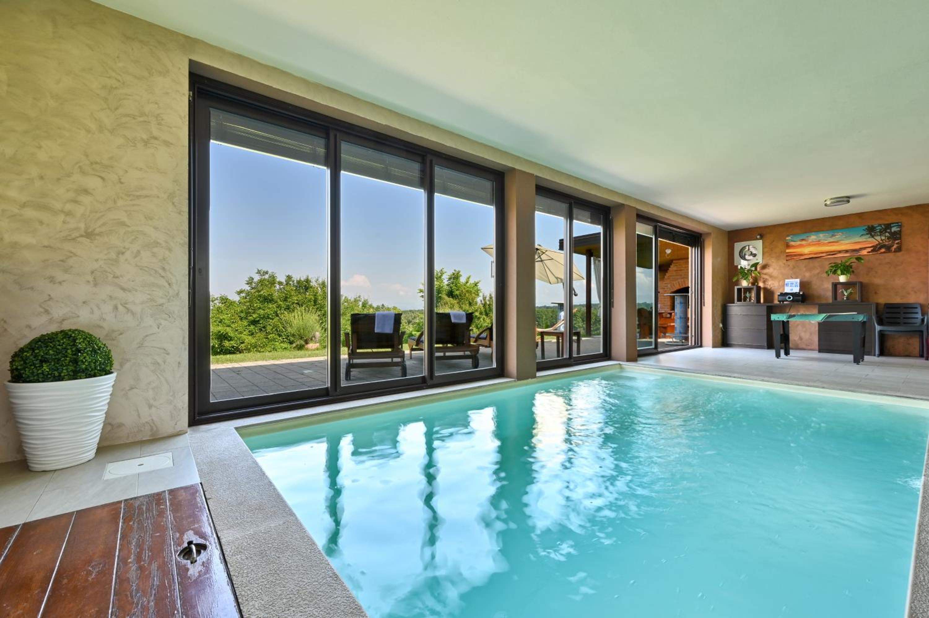 DIVINUS HOLIDAY HOUSE view 2