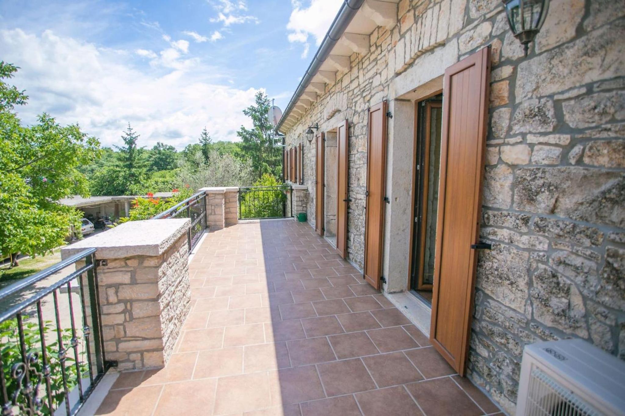 Rustic villa Casa Mendula with grill in Tinjan view 4