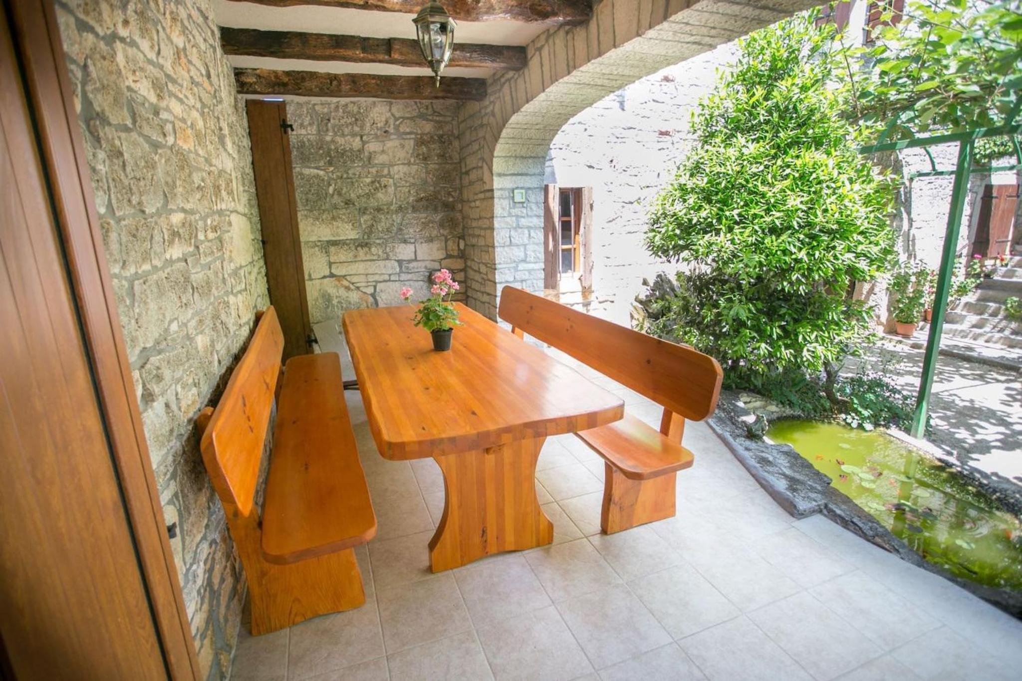 Rustic villa Casa Mendula with grill in Tinjan view 5