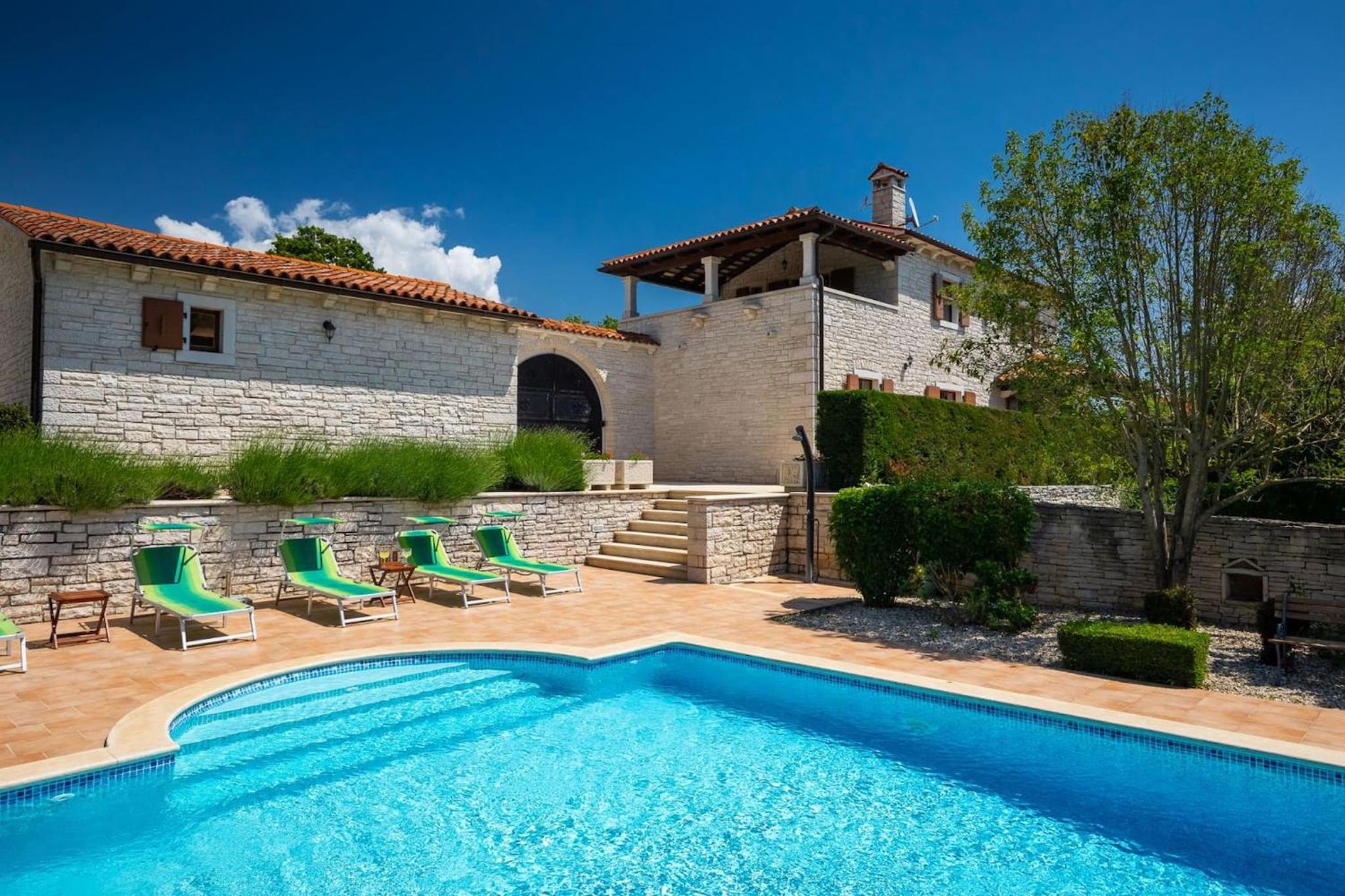 Rustic villa Catarina with pool in Tinjan view 2