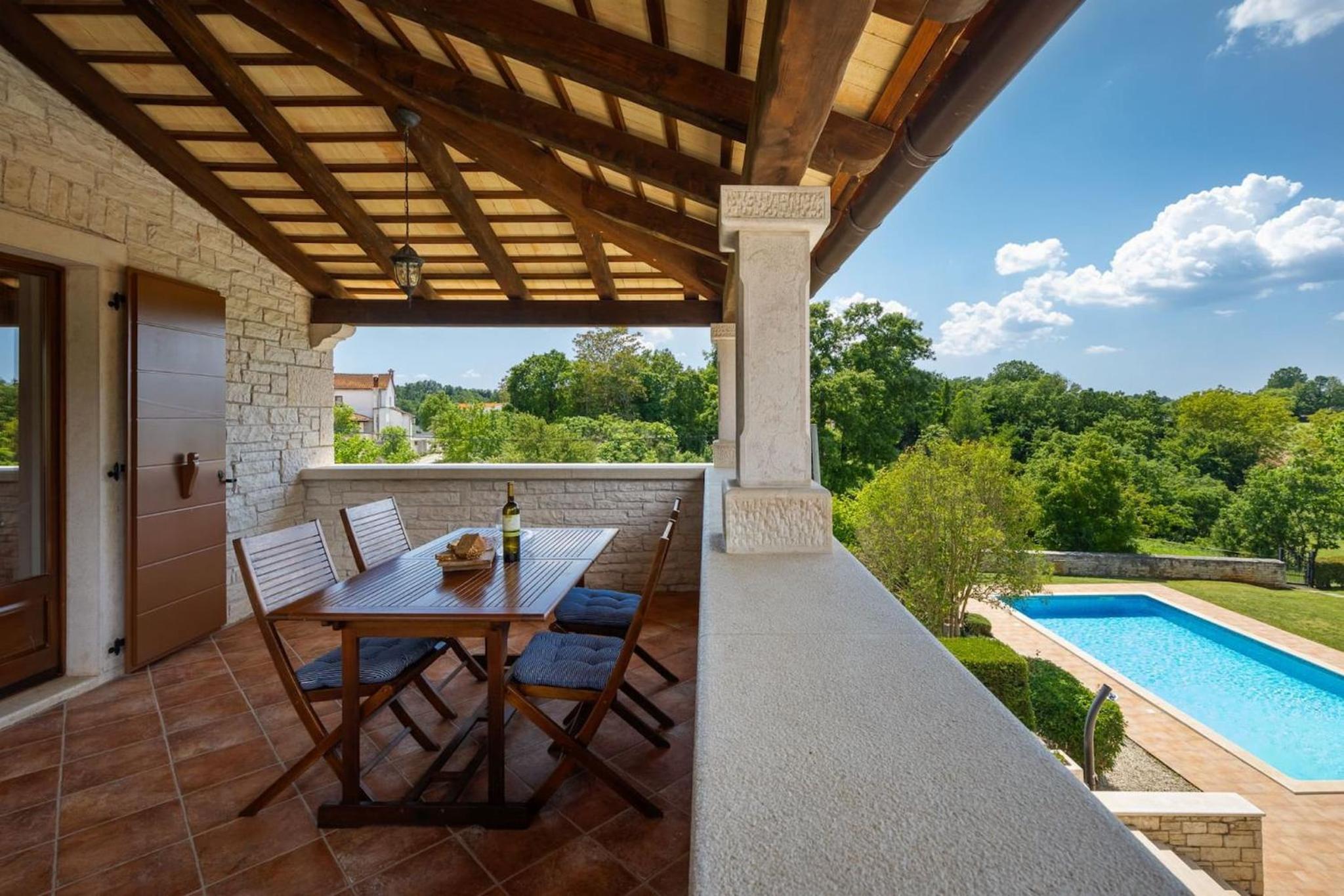 Rustic villa Catarina with pool in Tinjan view 4