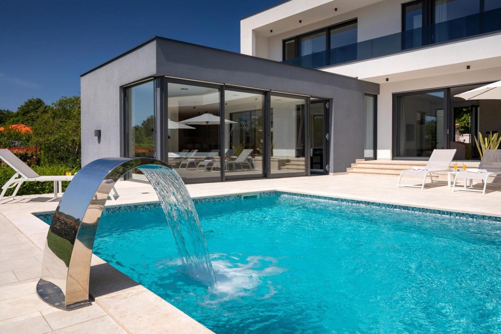 Modern villa Blanka with pool and grill in Tinjan view 3