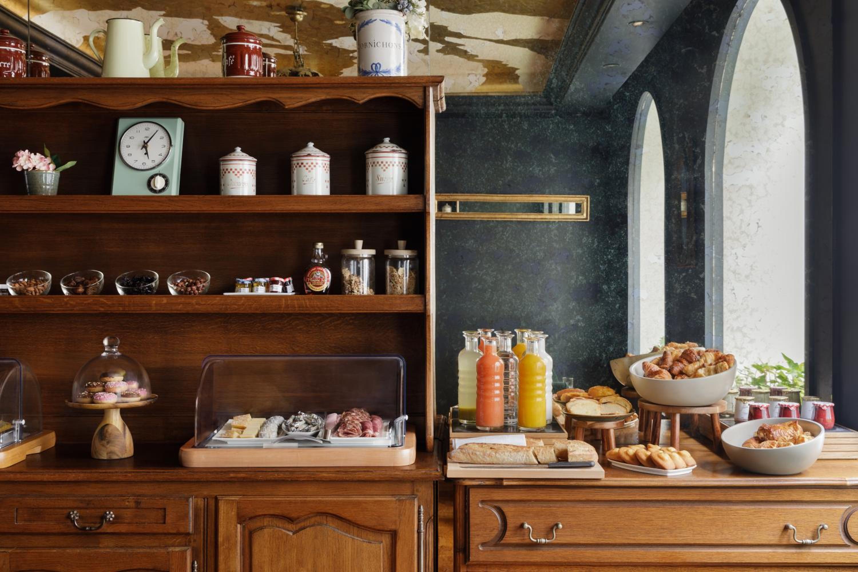 New Hotel Republique - Ex Albert's Hotel