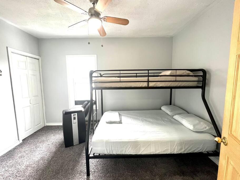 3 bedroom house in Downtown Trenton with 3 car and 1 trailer parking