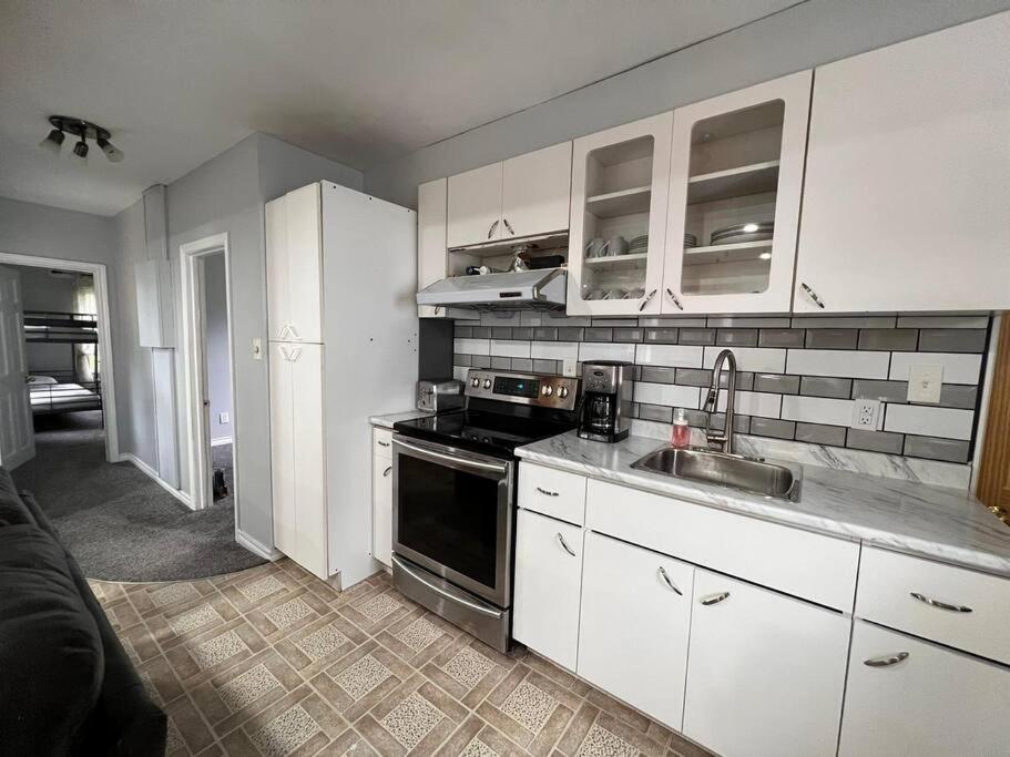3 bedroom house in Downtown Trenton with 3 car and 1 trailer parking