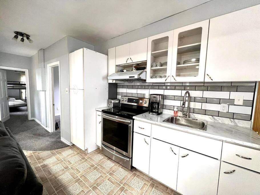 3 bedroom house in Downtown Trenton with 3 car and 1 trailer parking