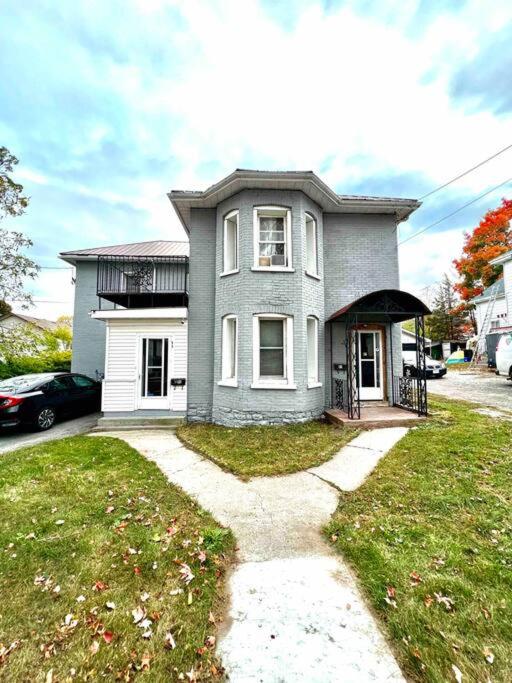 3 bedroom house in Downtown Trenton with 3 car and 1 trailer parking