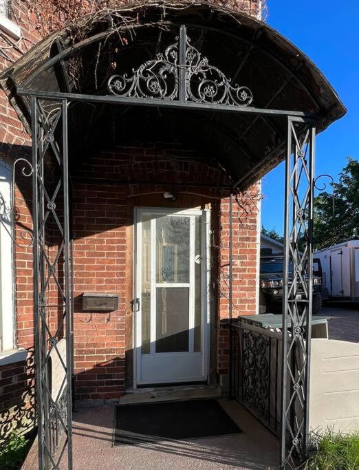 3 bedroom house in Downtown Trenton with 3 car and 1 trailer parking