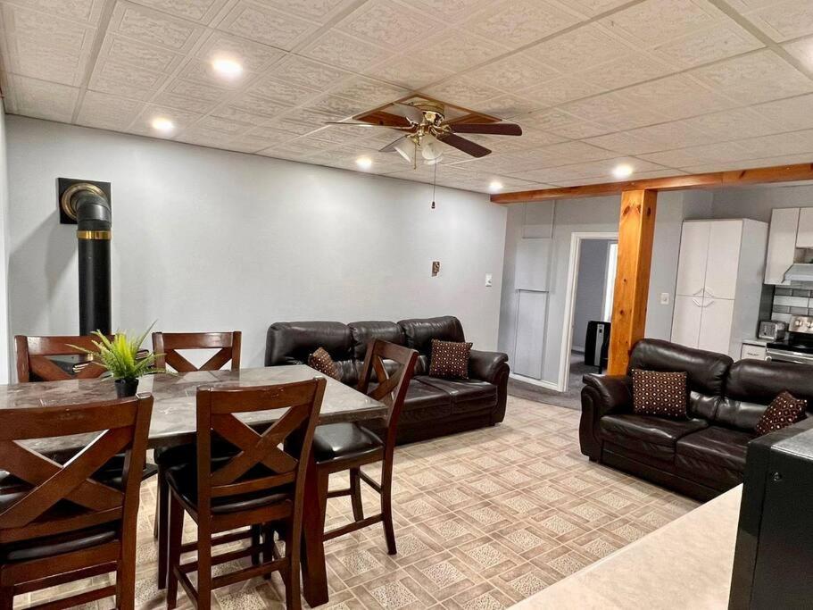 3 bedroom house in Downtown Trenton with 3 car and 1 trailer parking