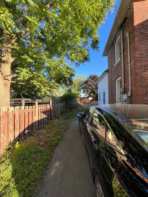 3 bedroom house in Downtown Trenton with 3 car and 1 trailer parking