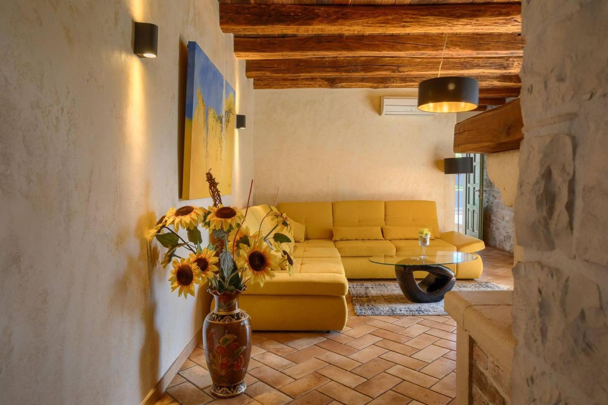 Rustic villa Zvonar with pool in Motovun view 5