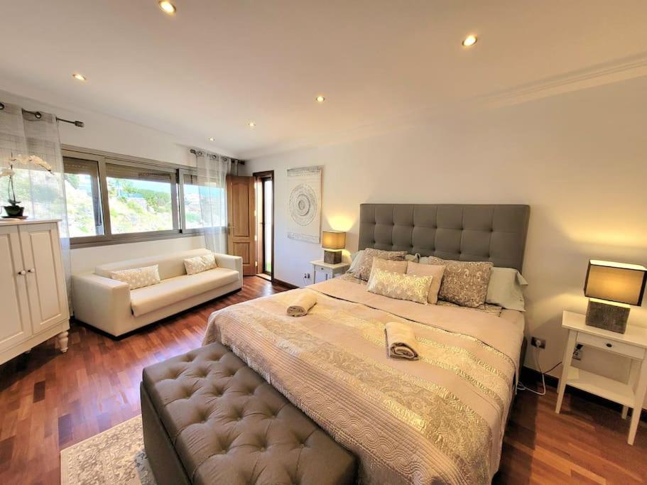 Luxury mansion in San Agustin with a heated pool view 4