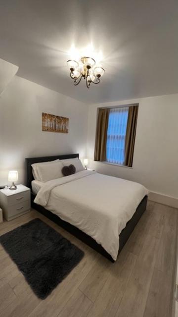 New look flat In Waterloo