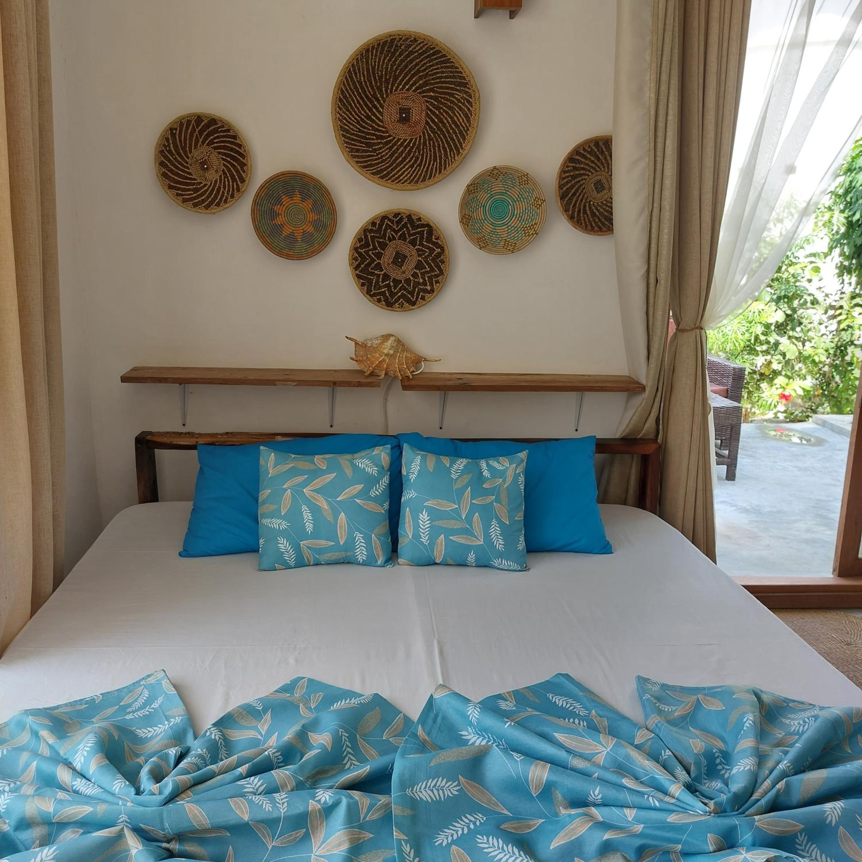 Room witch pool in garden 1 minutes from Ocean view 4