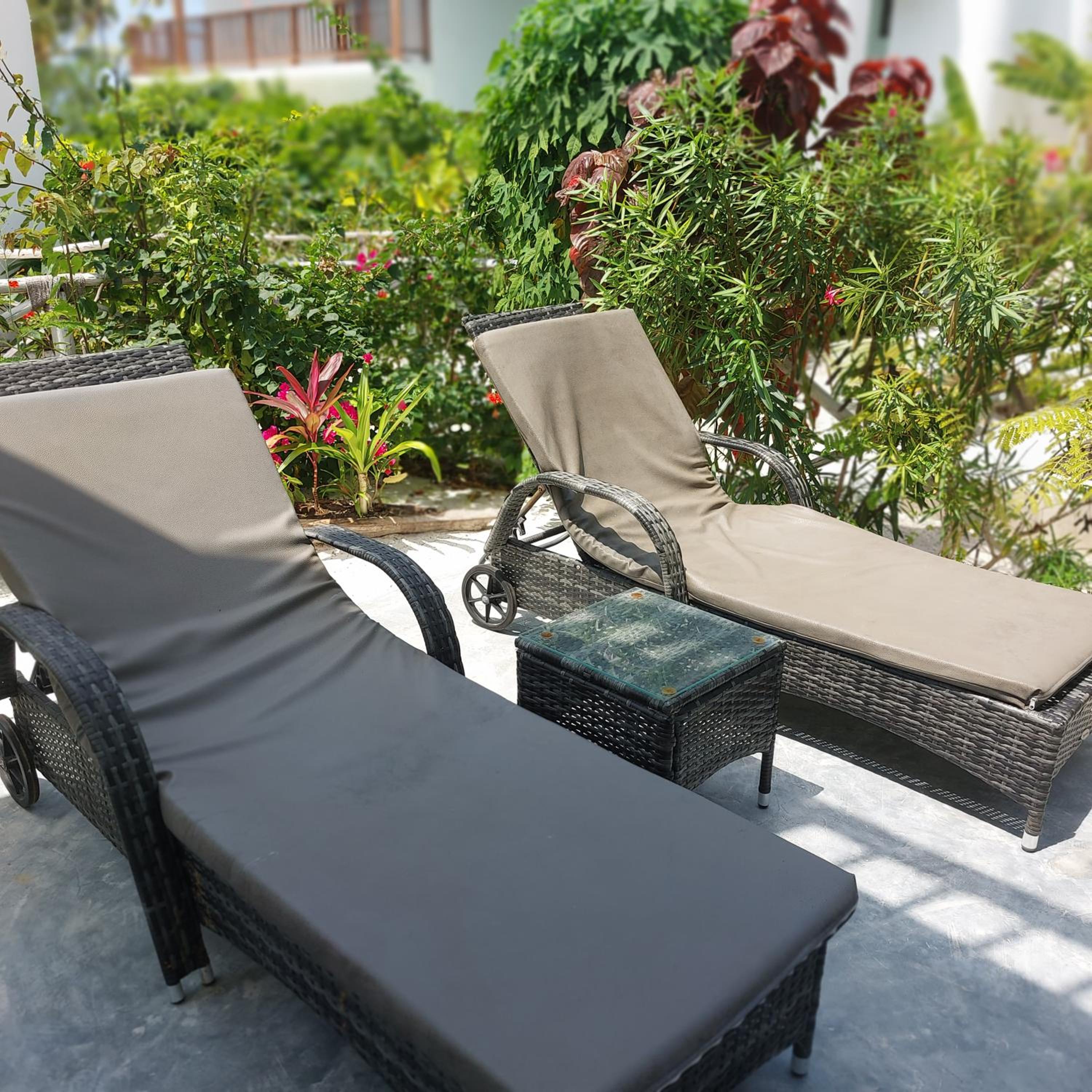 Room witch pool in garden 1 minutes from Ocean view 2