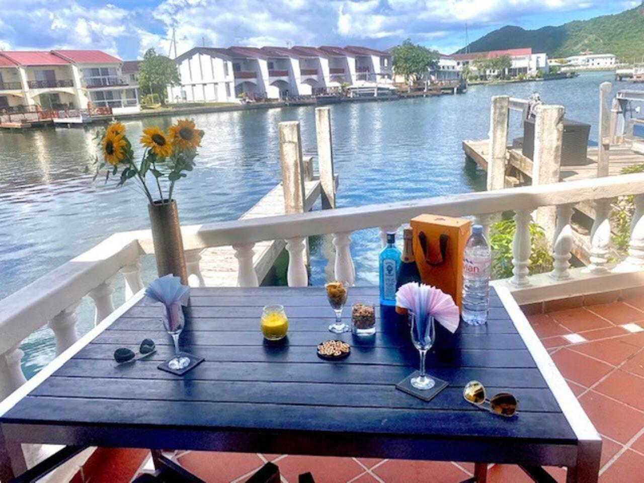 4 Guests - Stunning View - Pool - South Finger