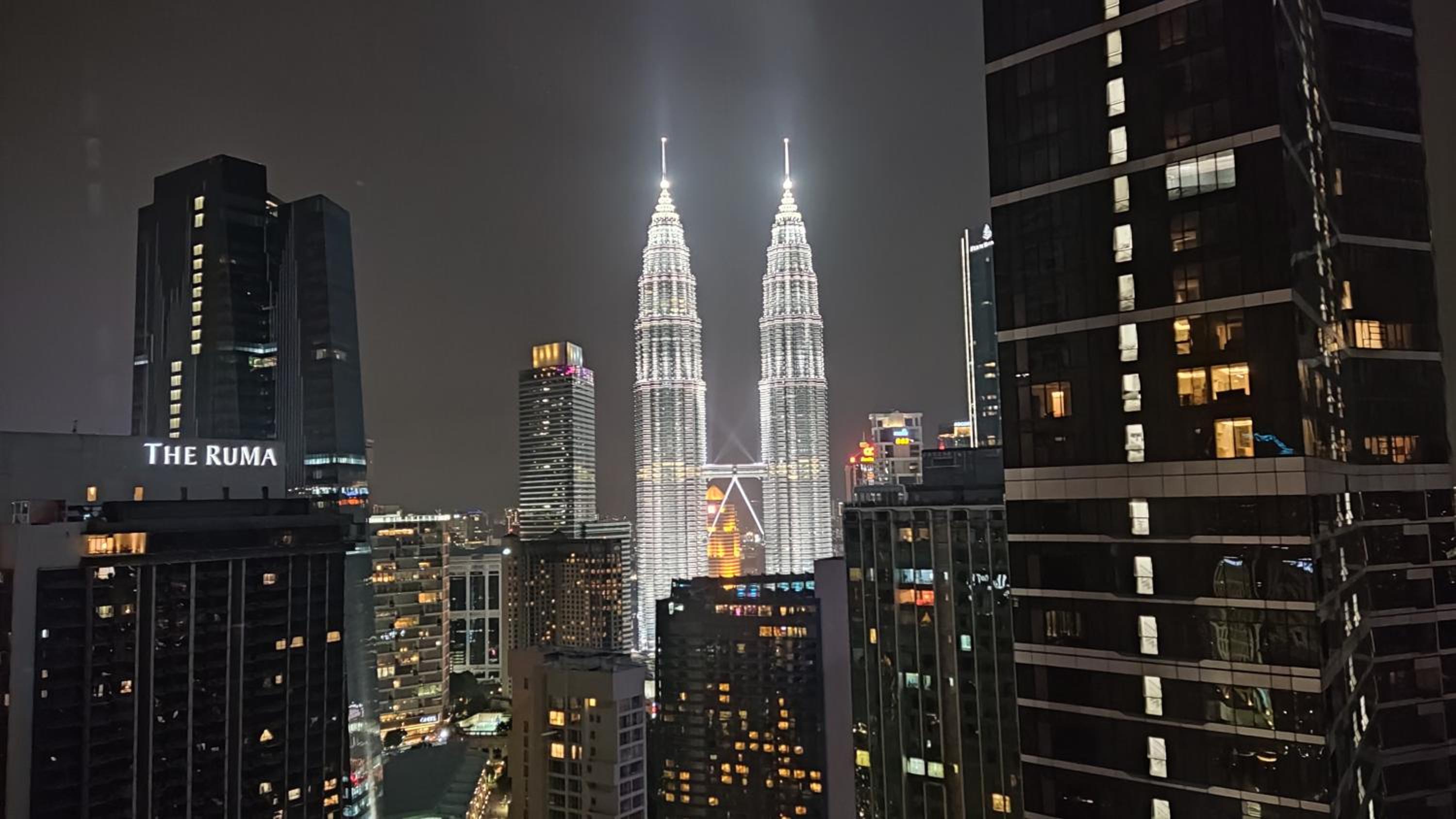 8 Kia Peng Suites KLCC by Luna