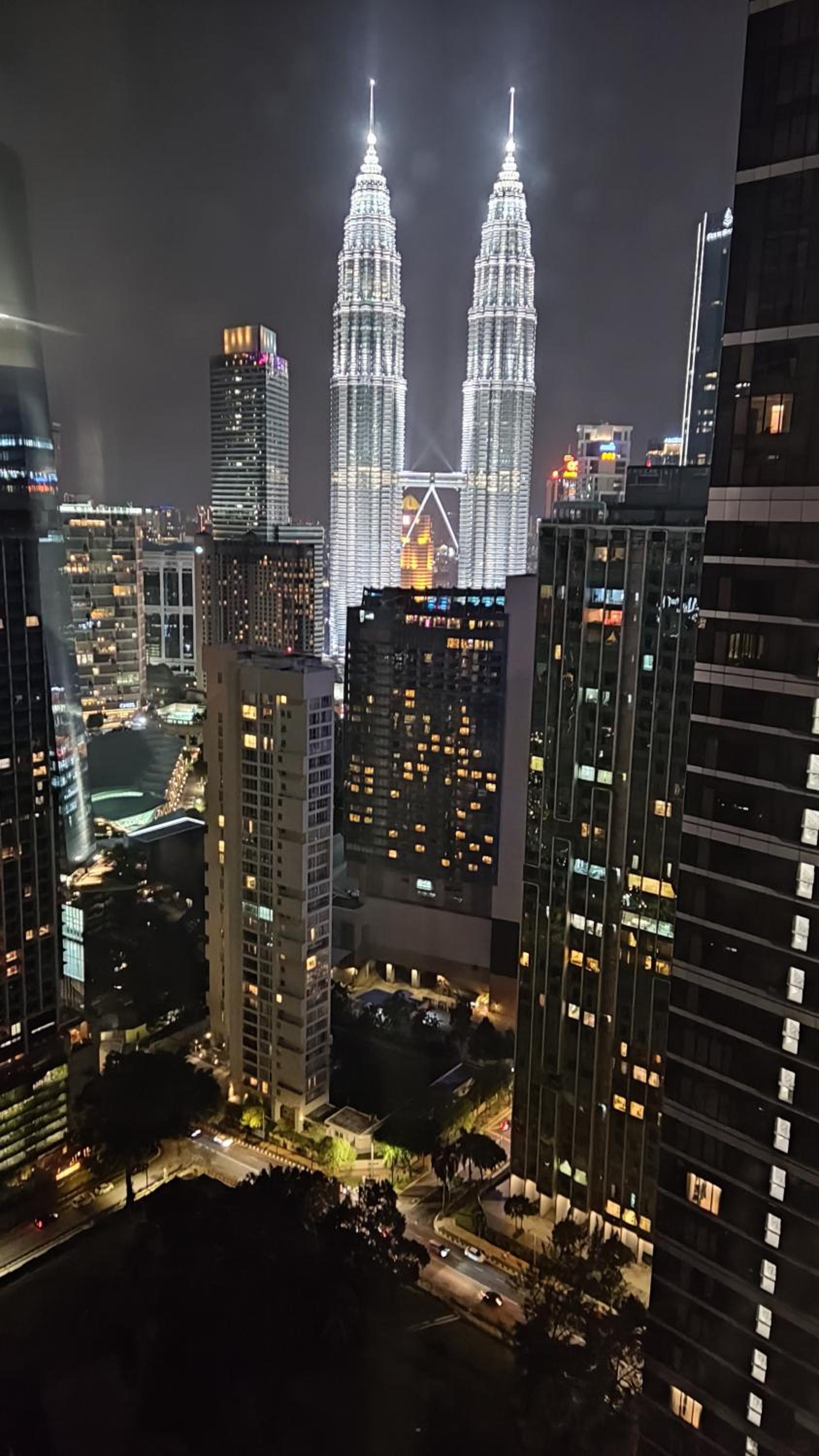 8 Kia Peng Suites KLCC by Luna