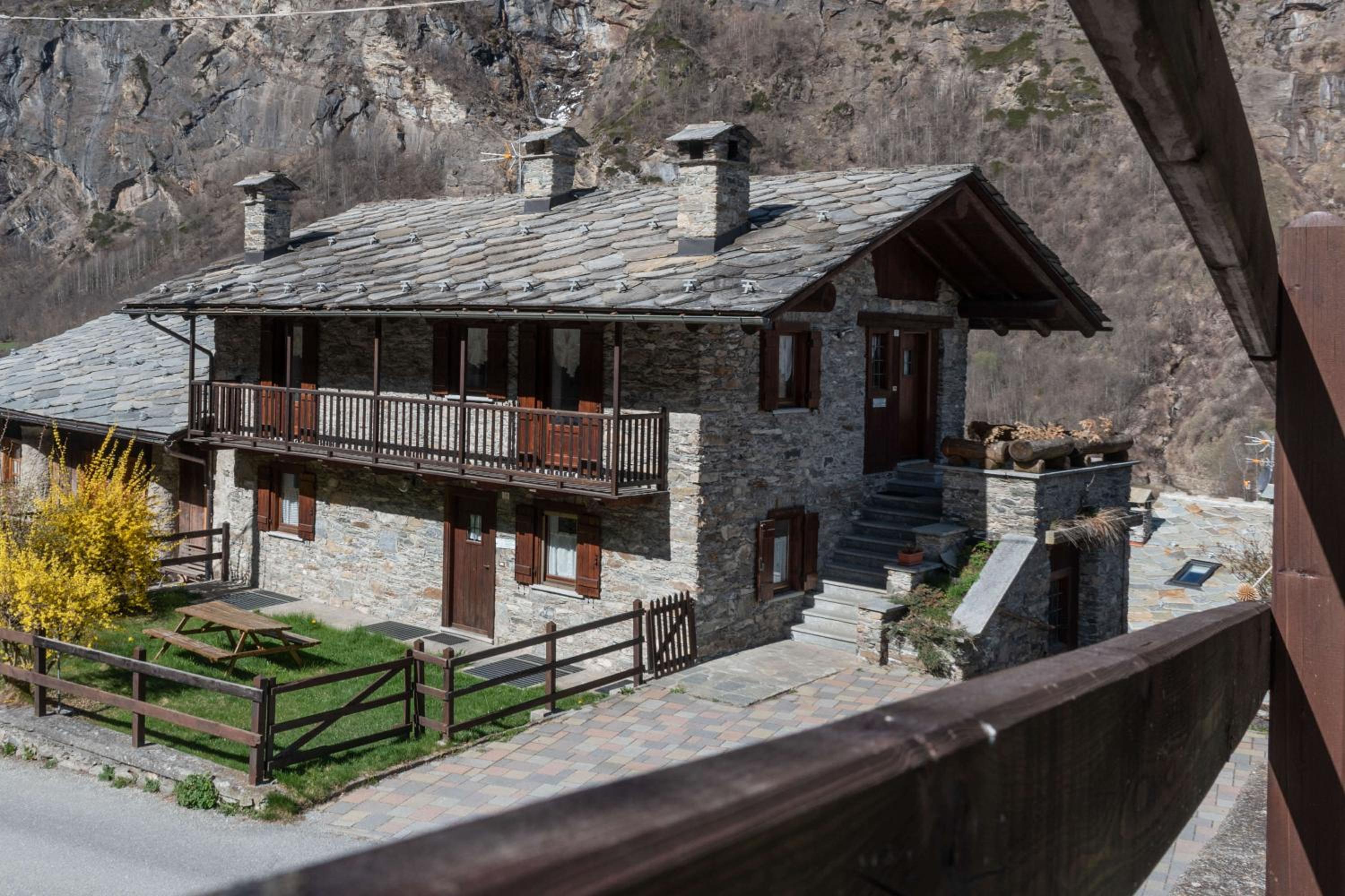 Case Gran Paradiso Rhemes Saint Georges view 2