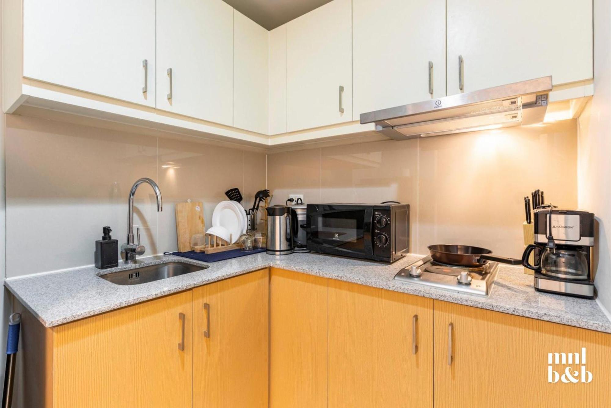 Charming studio Unit in Uptown Parksuites T2 Bgc view 5