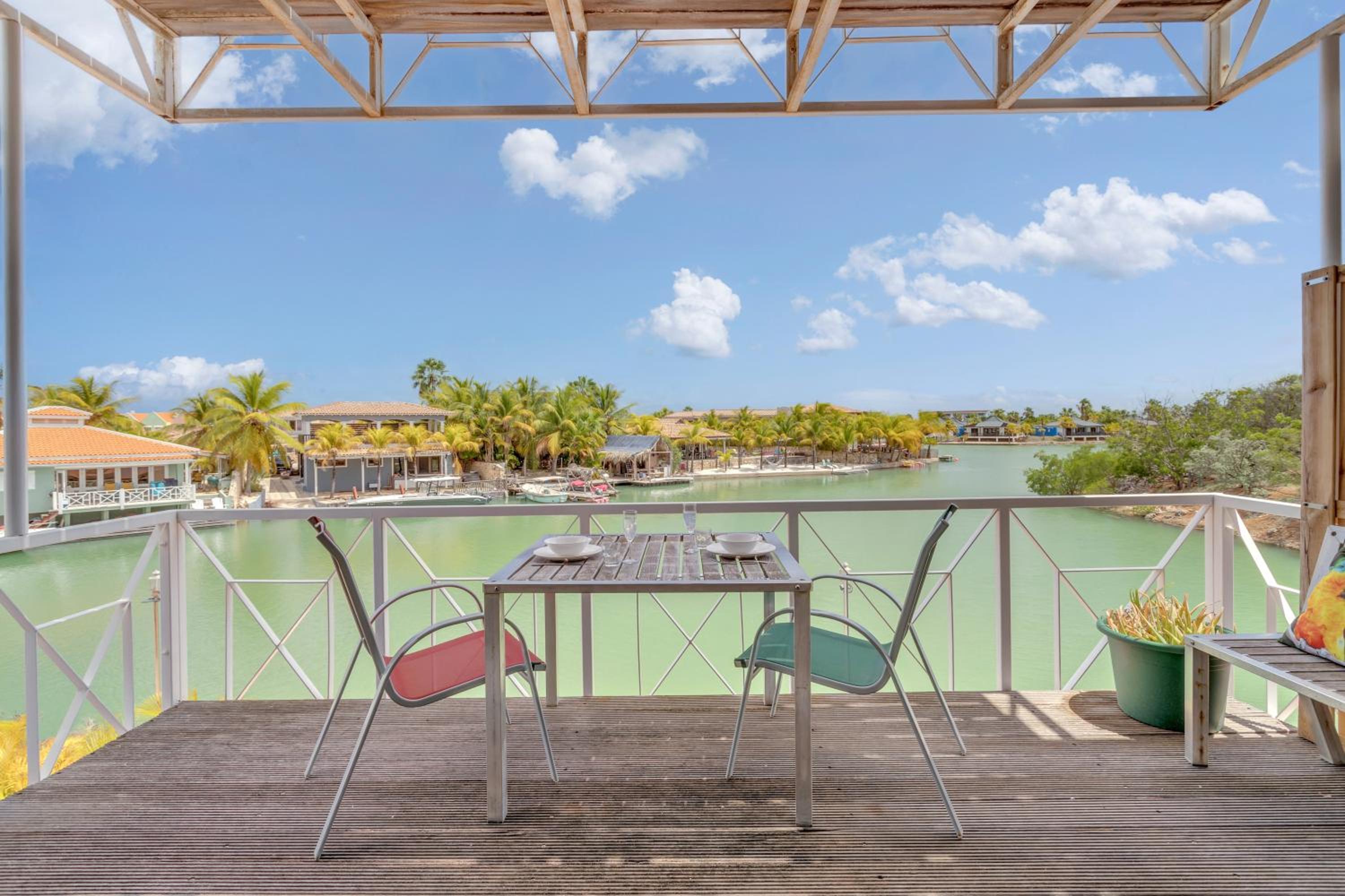 Caribbean Court, Harbor View Apartment