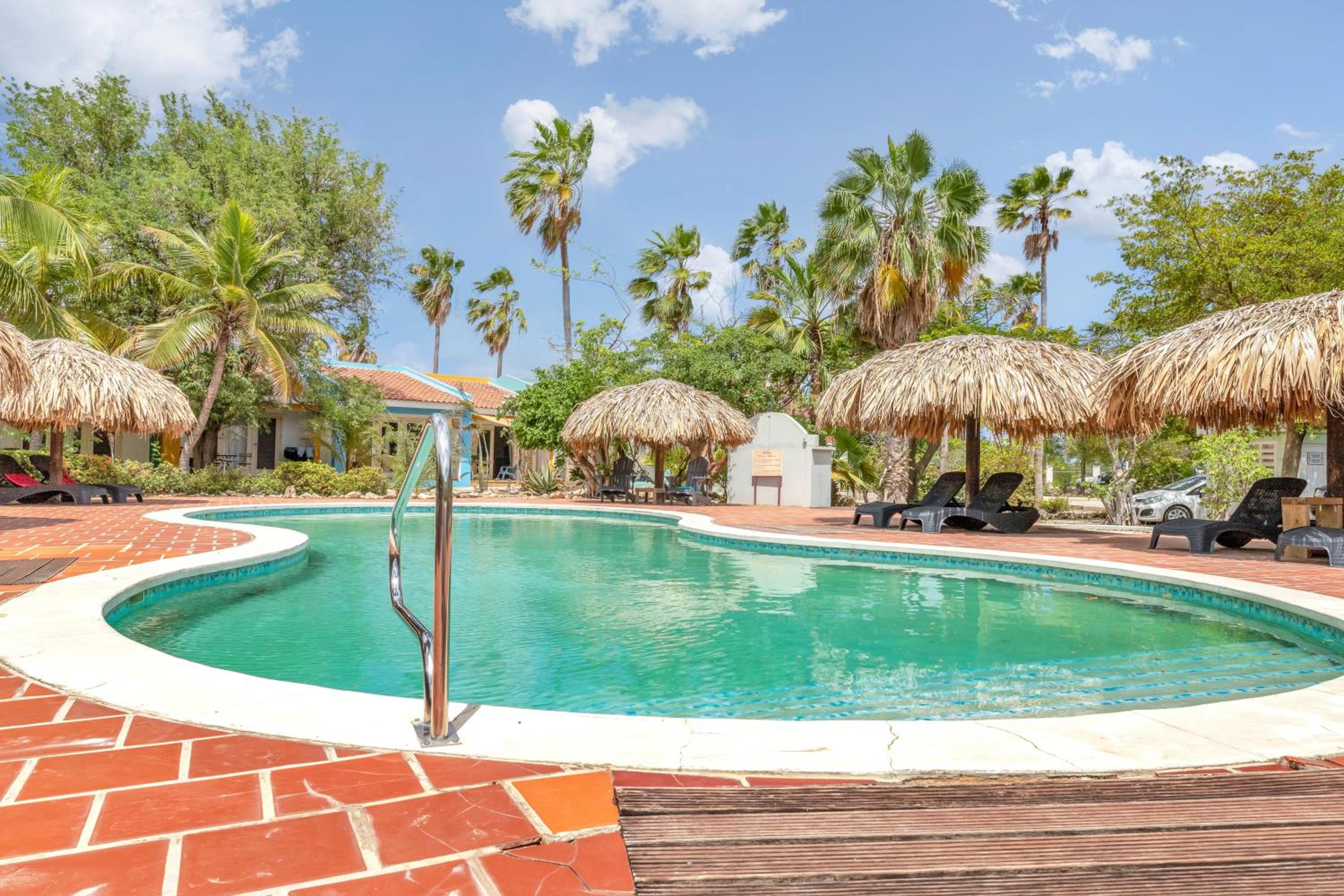 Caribbean Court, Harbor View Apartment