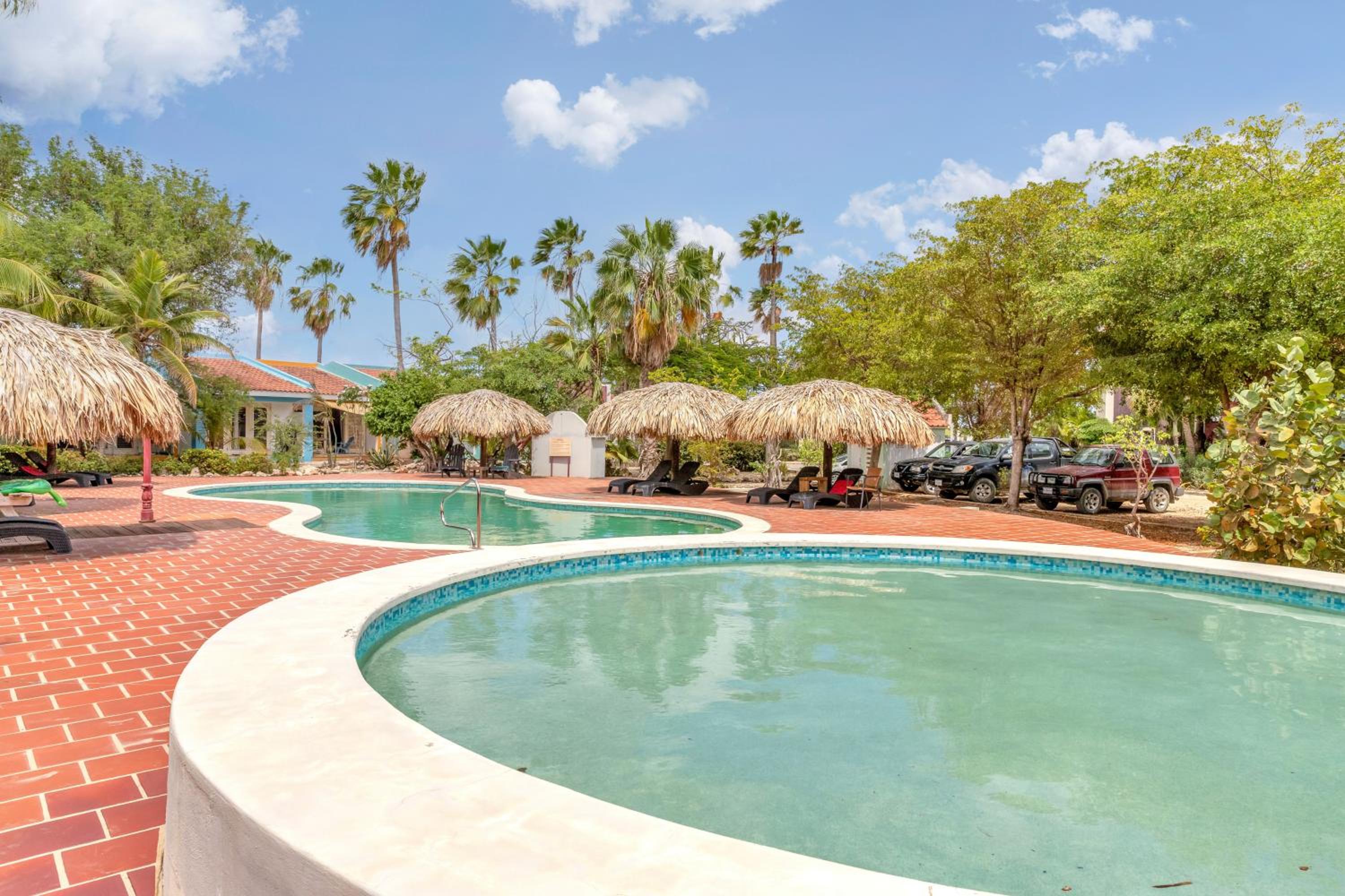 Caribbean Court, Harbor View Apartment