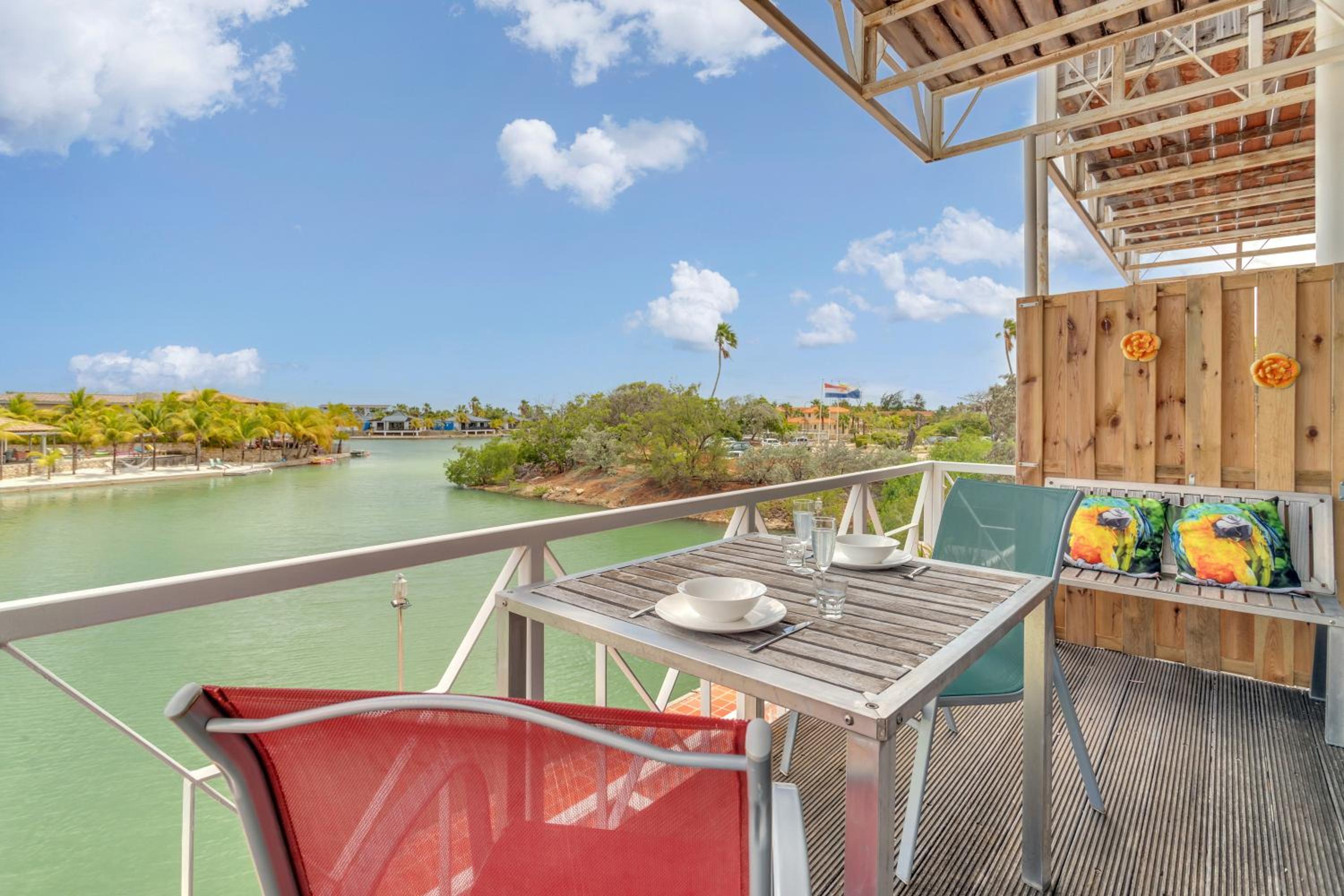 Caribbean Court, Harbor View Apartment