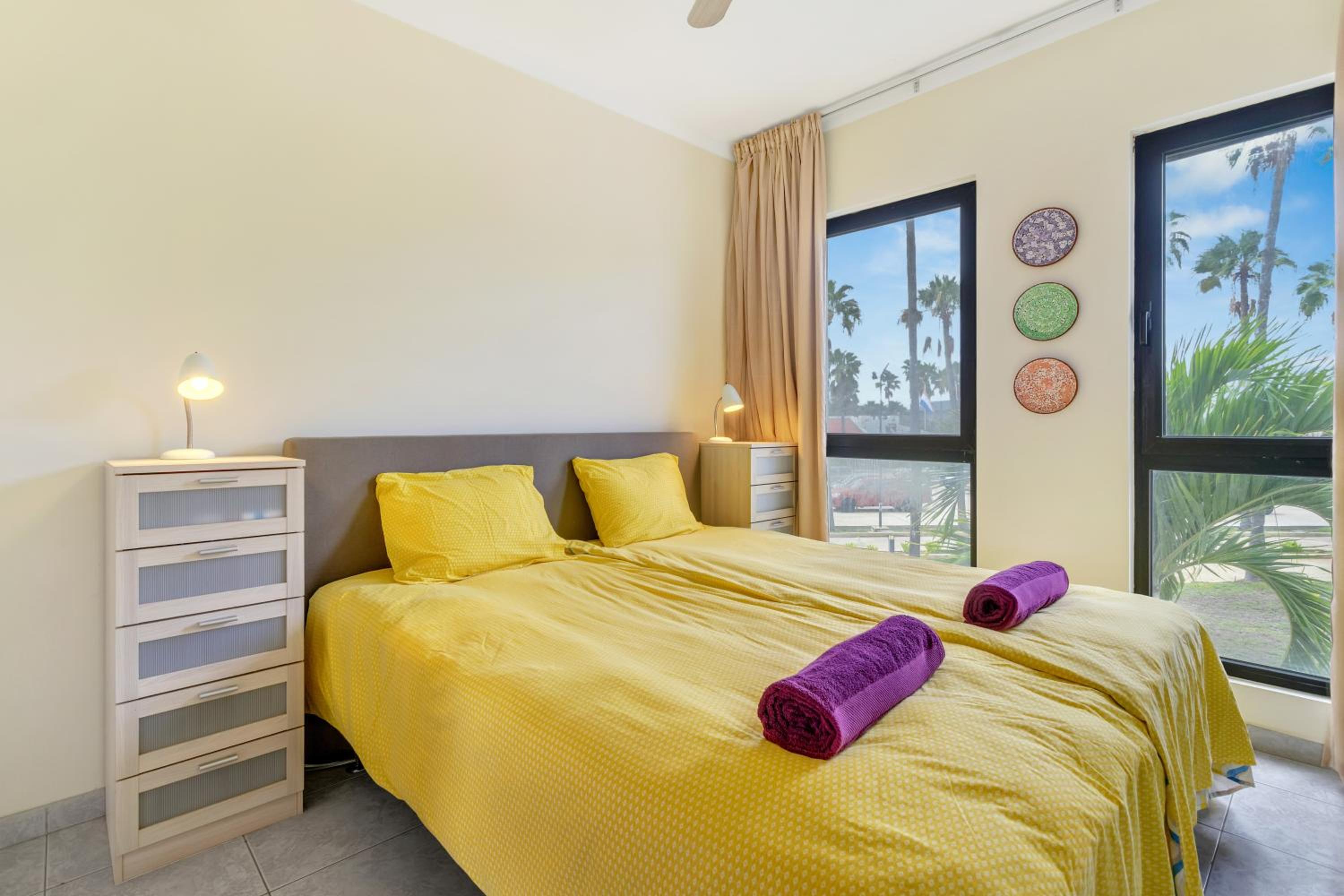 Caribbean Court, Harbor View Apartment