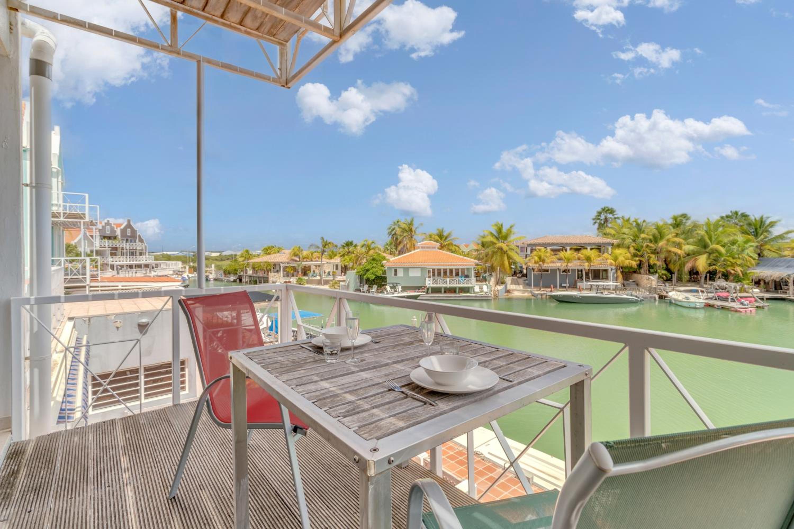Caribbean Court, Harbor View Apartment