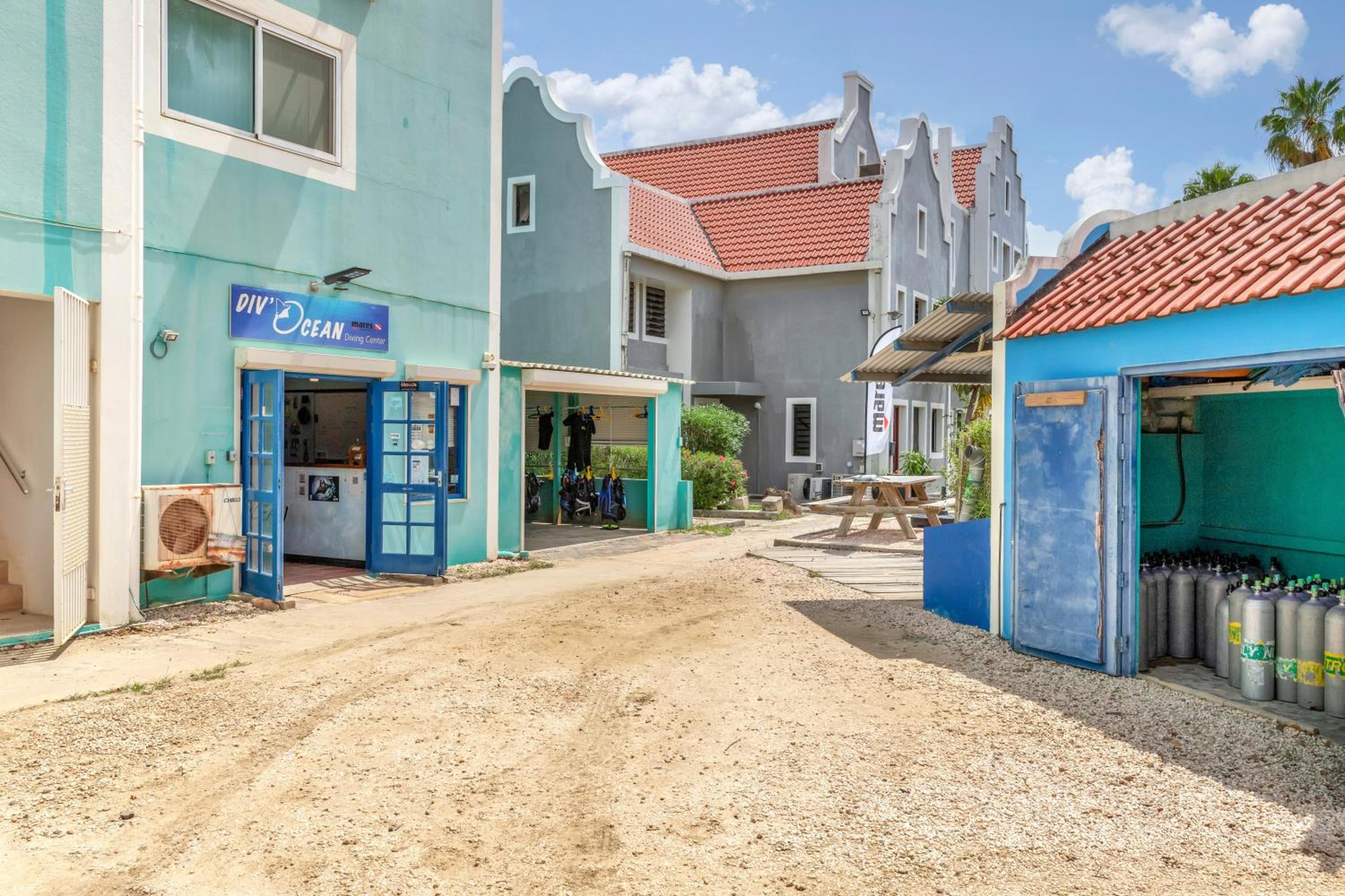 Caribbean Court, Harbor View Apartment