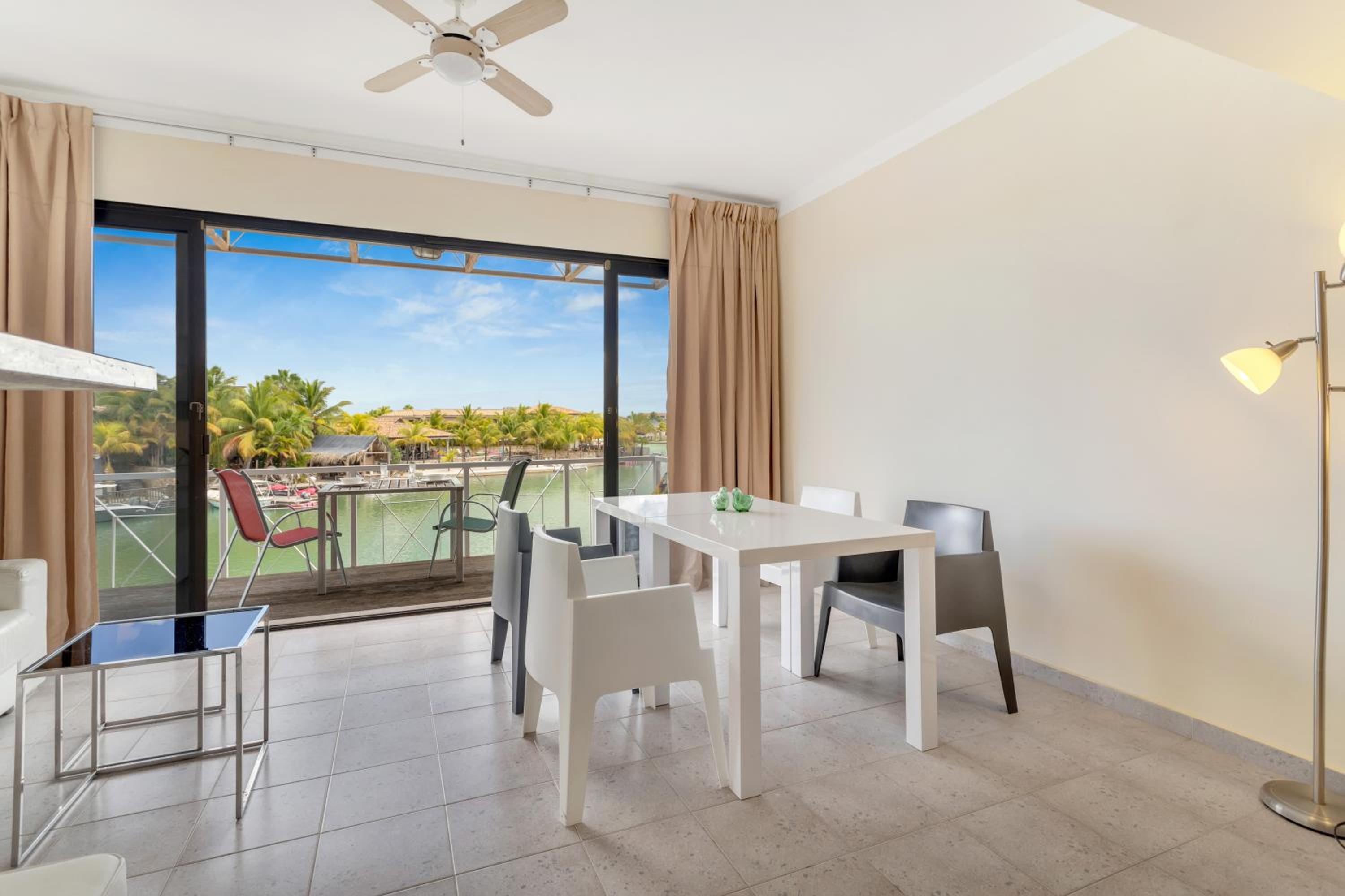 Caribbean Court, Harbor View Apartment