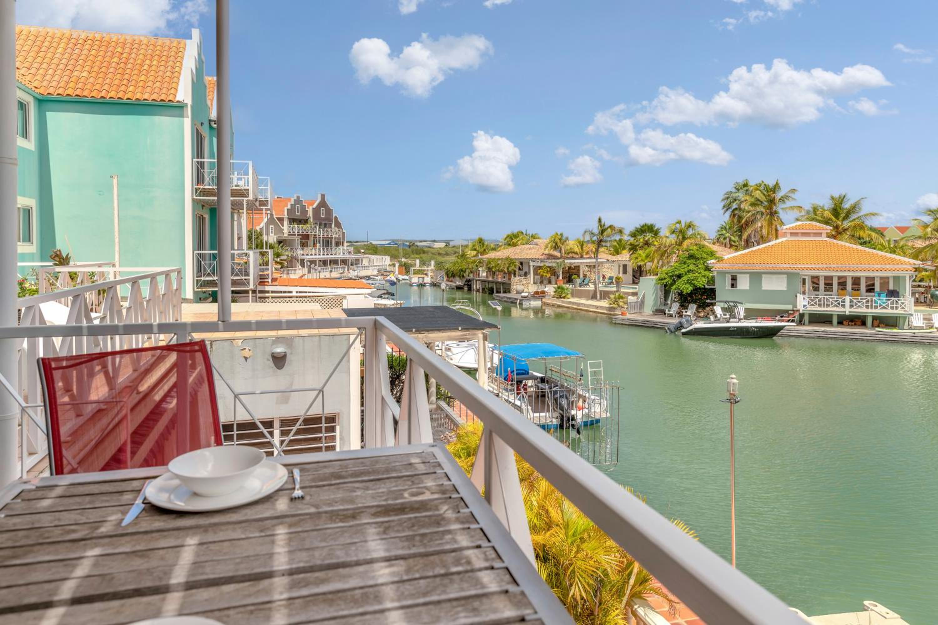 Caribbean Court, Harbor View Apartment