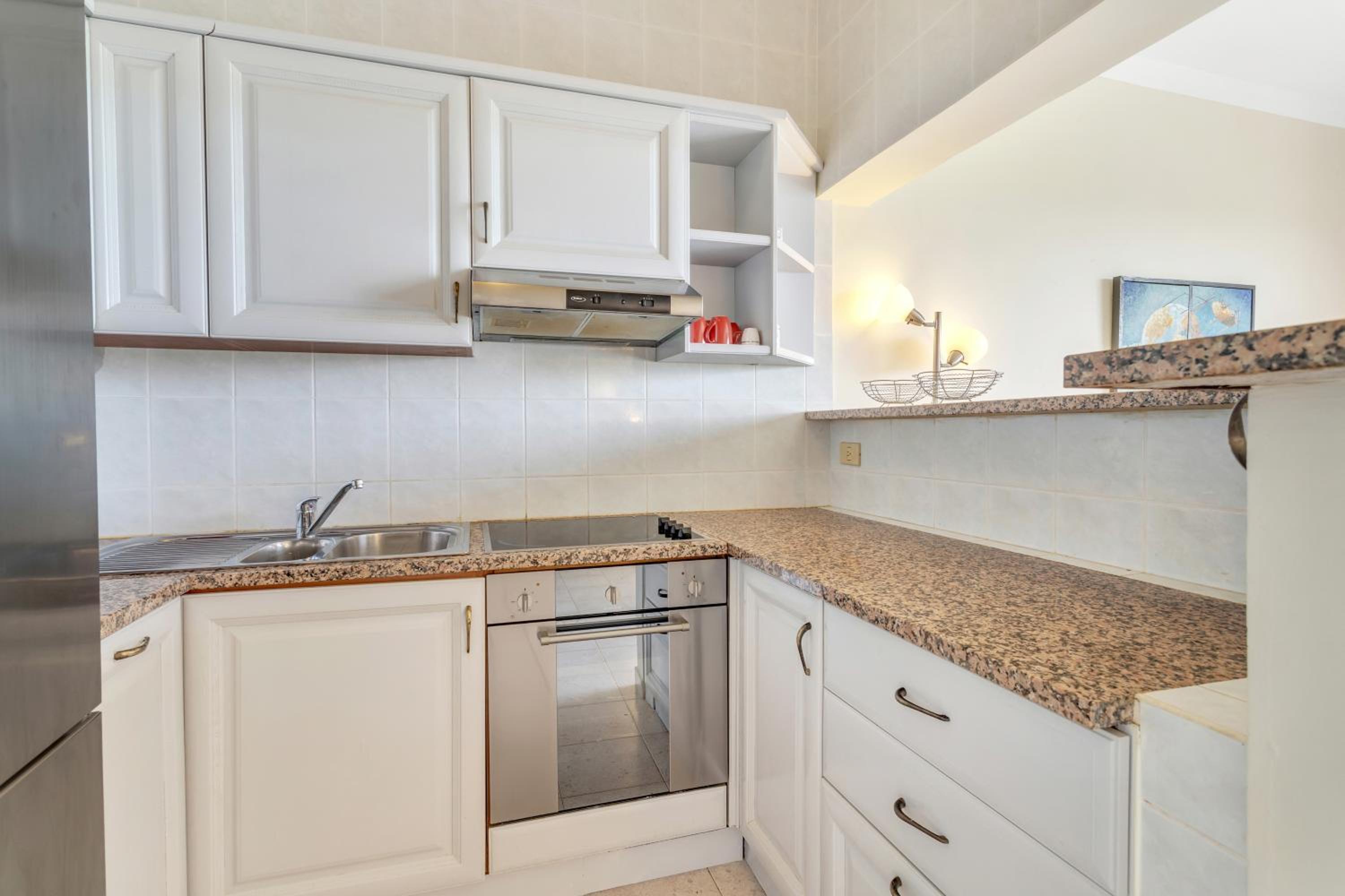 Caribbean Court, Harbor View Apartment