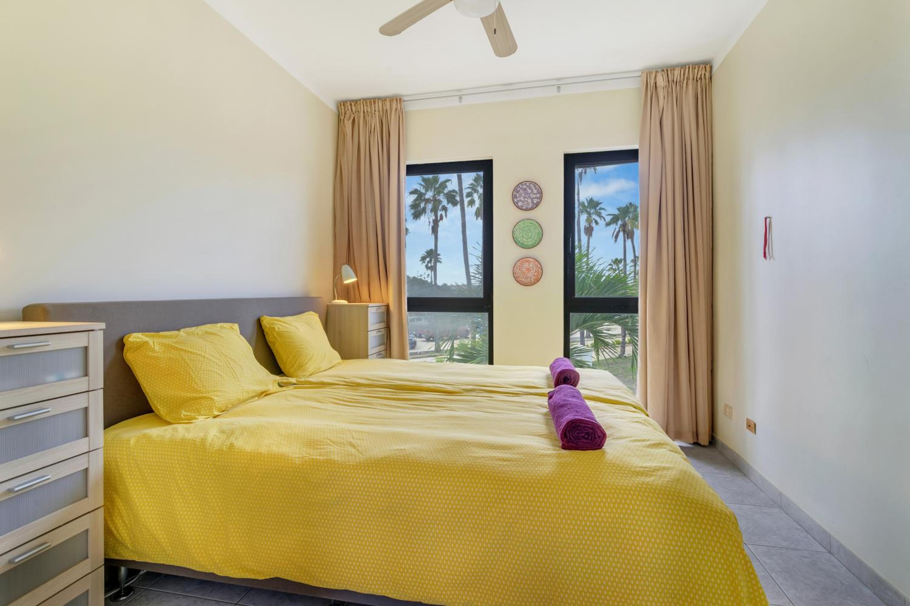 Caribbean Court, Harbor View Apartment