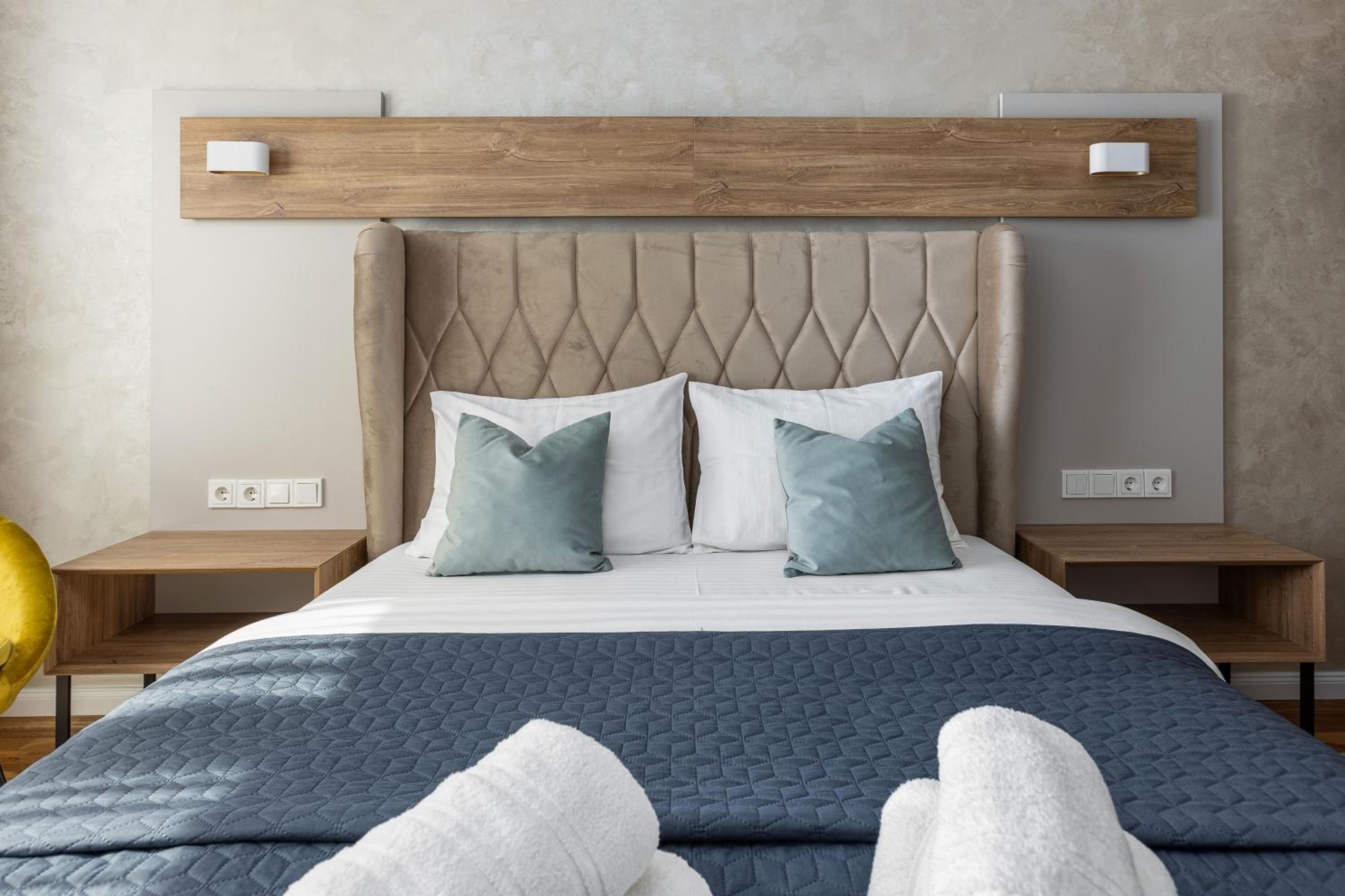 Origins - Deluxe Central Apartment with Private Secured Parking view 2