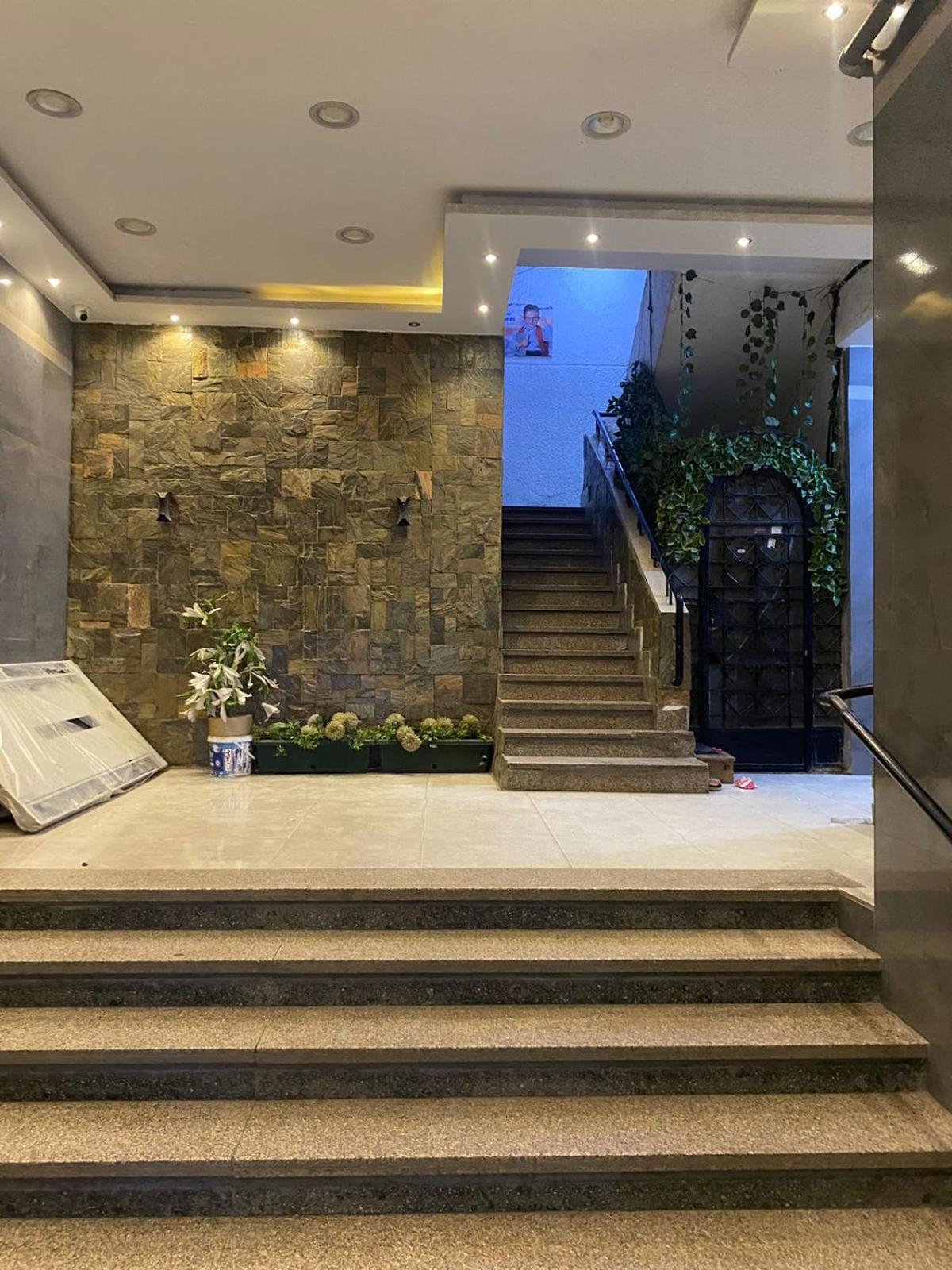 3 bed rooms apartment in Elmohandesen