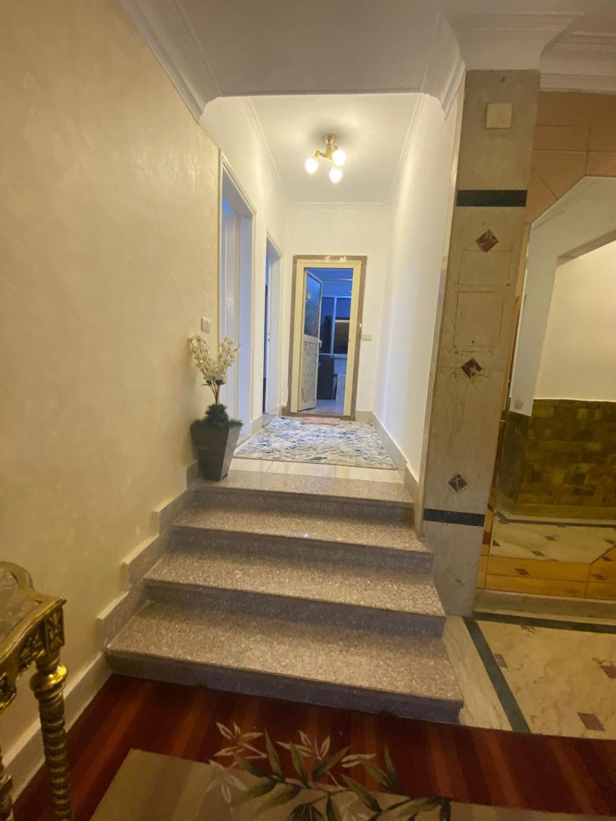 3 bed rooms apartment in Elmohandesen