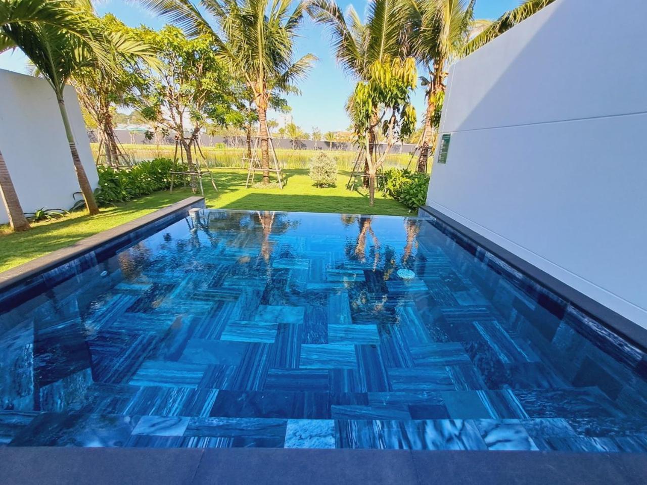HANNAH Villa in Sanctuary Ho Tram 1 view 4
