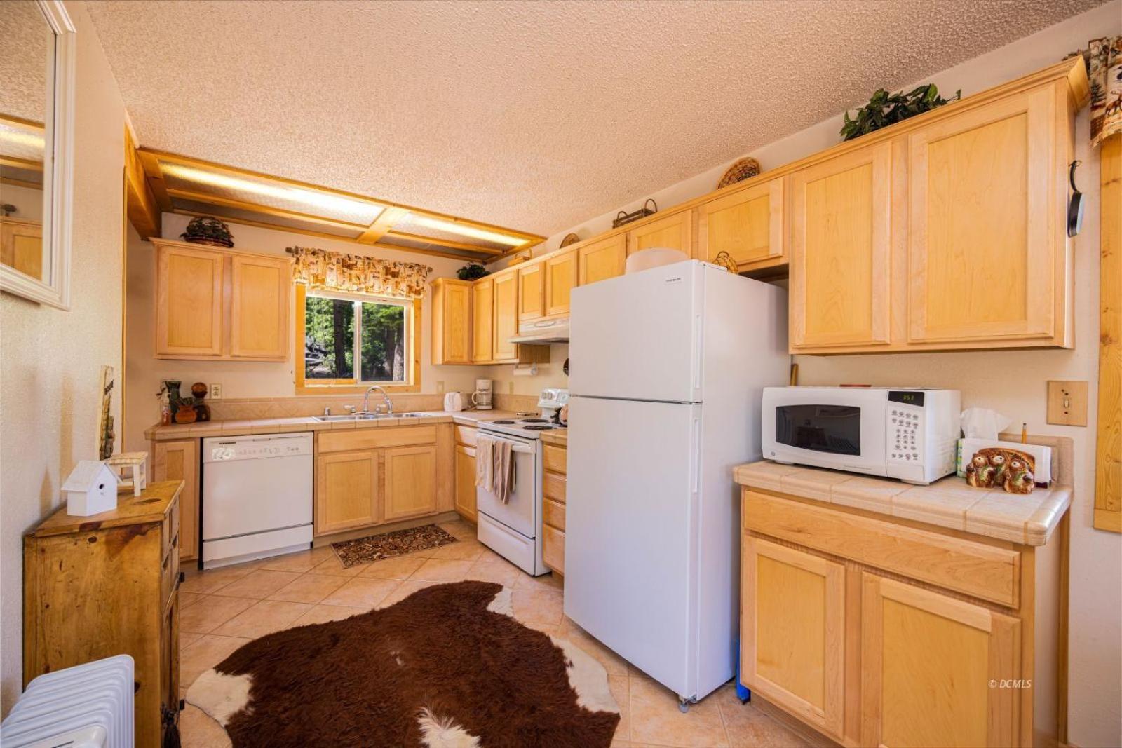 Evergreen Escapes Cabin view 3