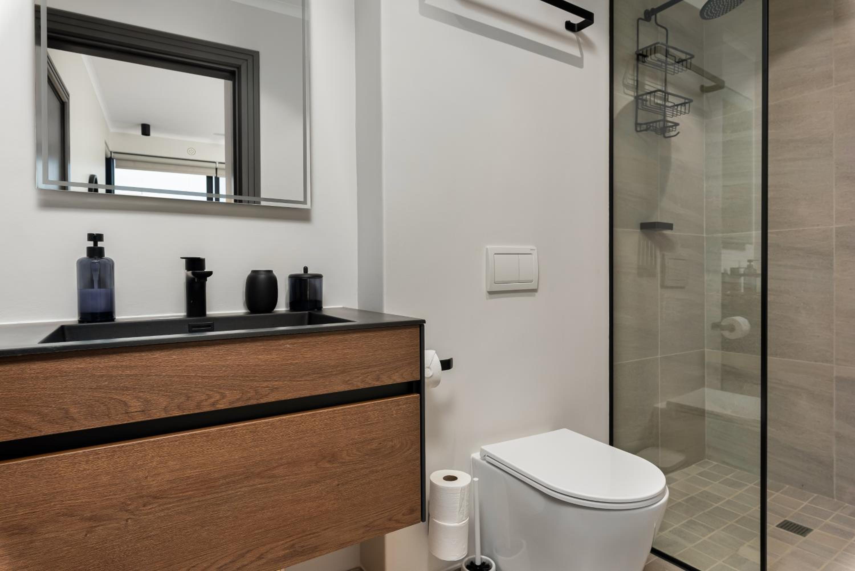 Luxury Green Point Apartment with Backup Power view 2