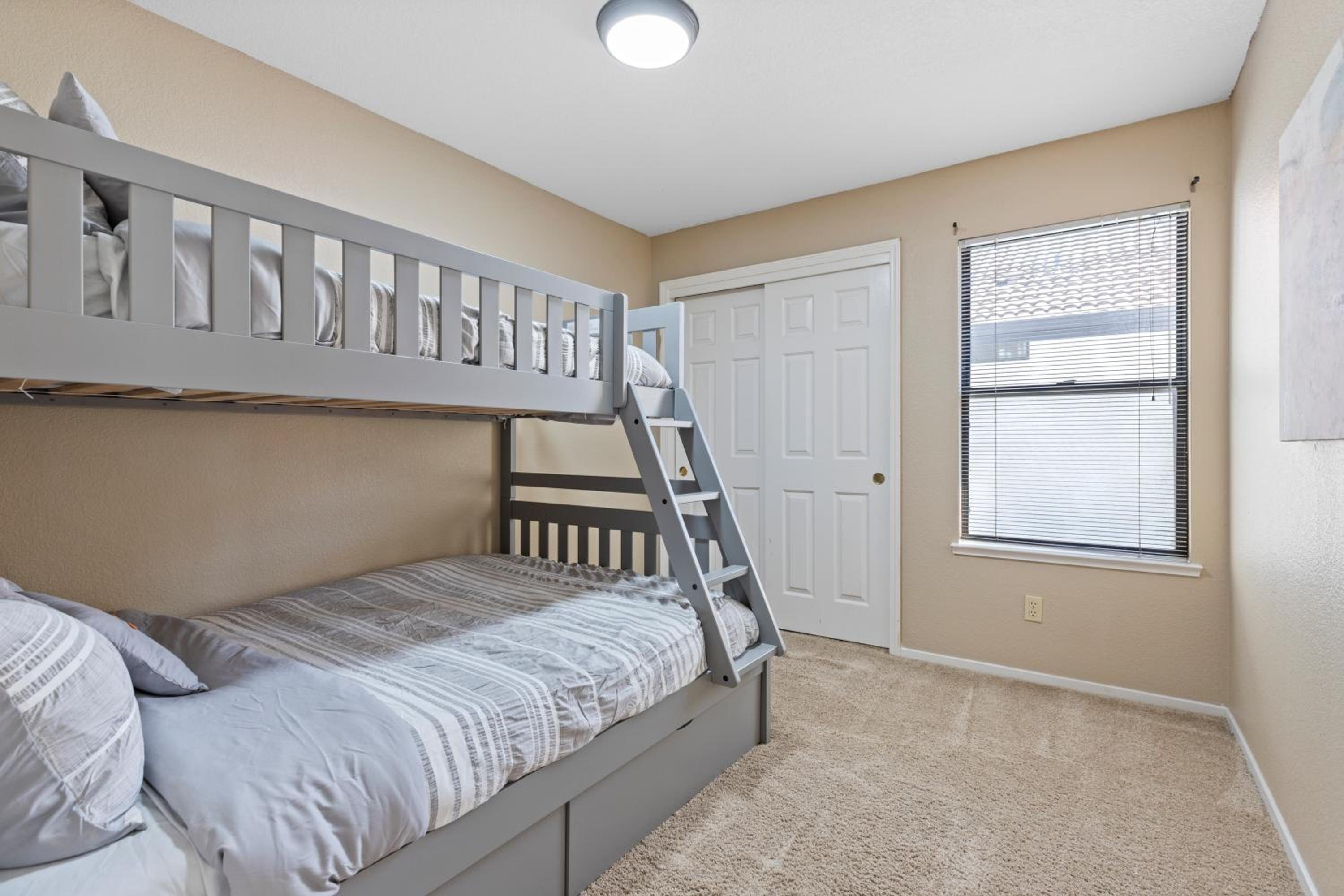 Spacious Home w/Pool Near Campus