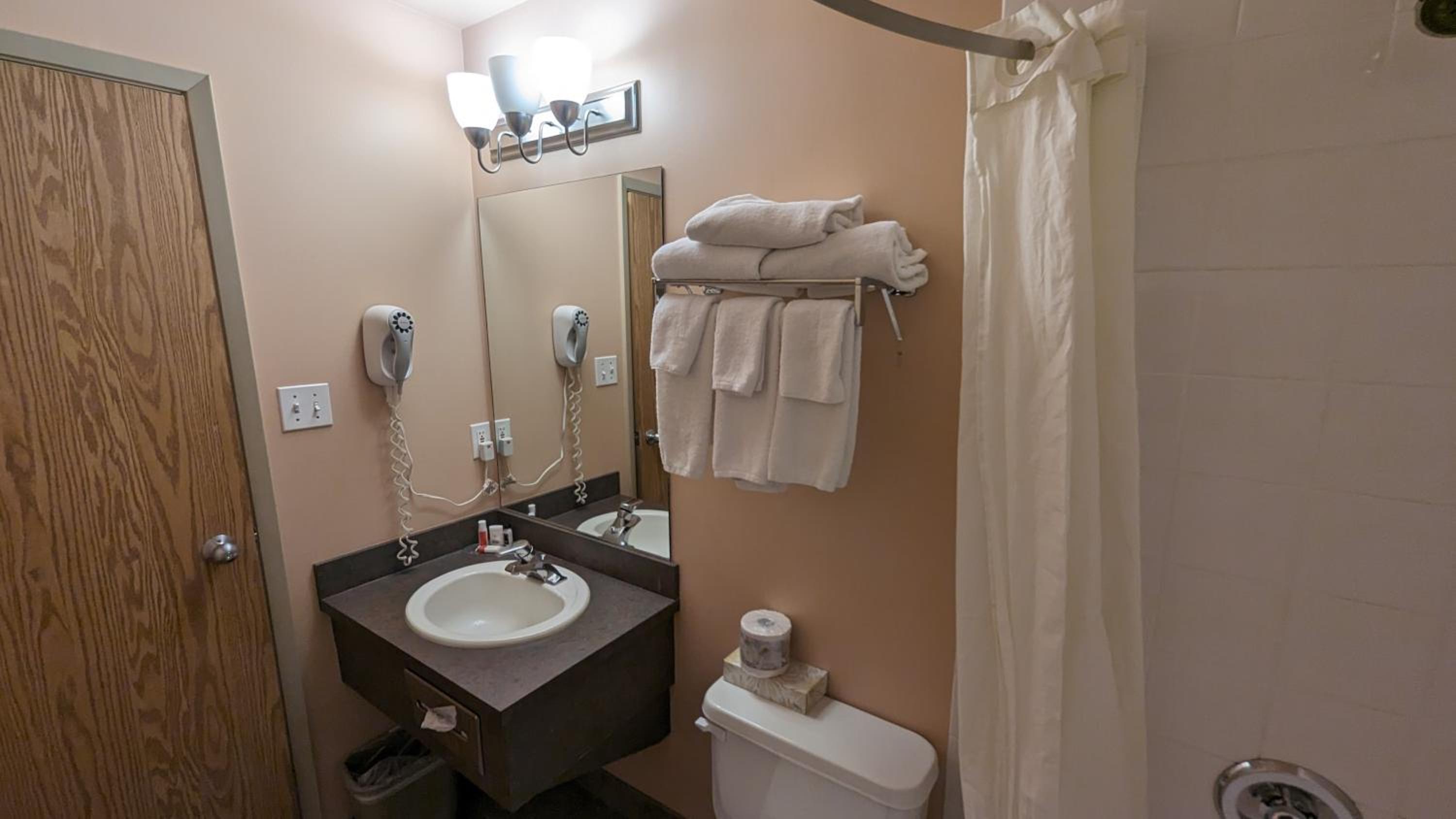 Cranbrook Vacations - Ramada by Wyndham Cranbrook - Property Image 51