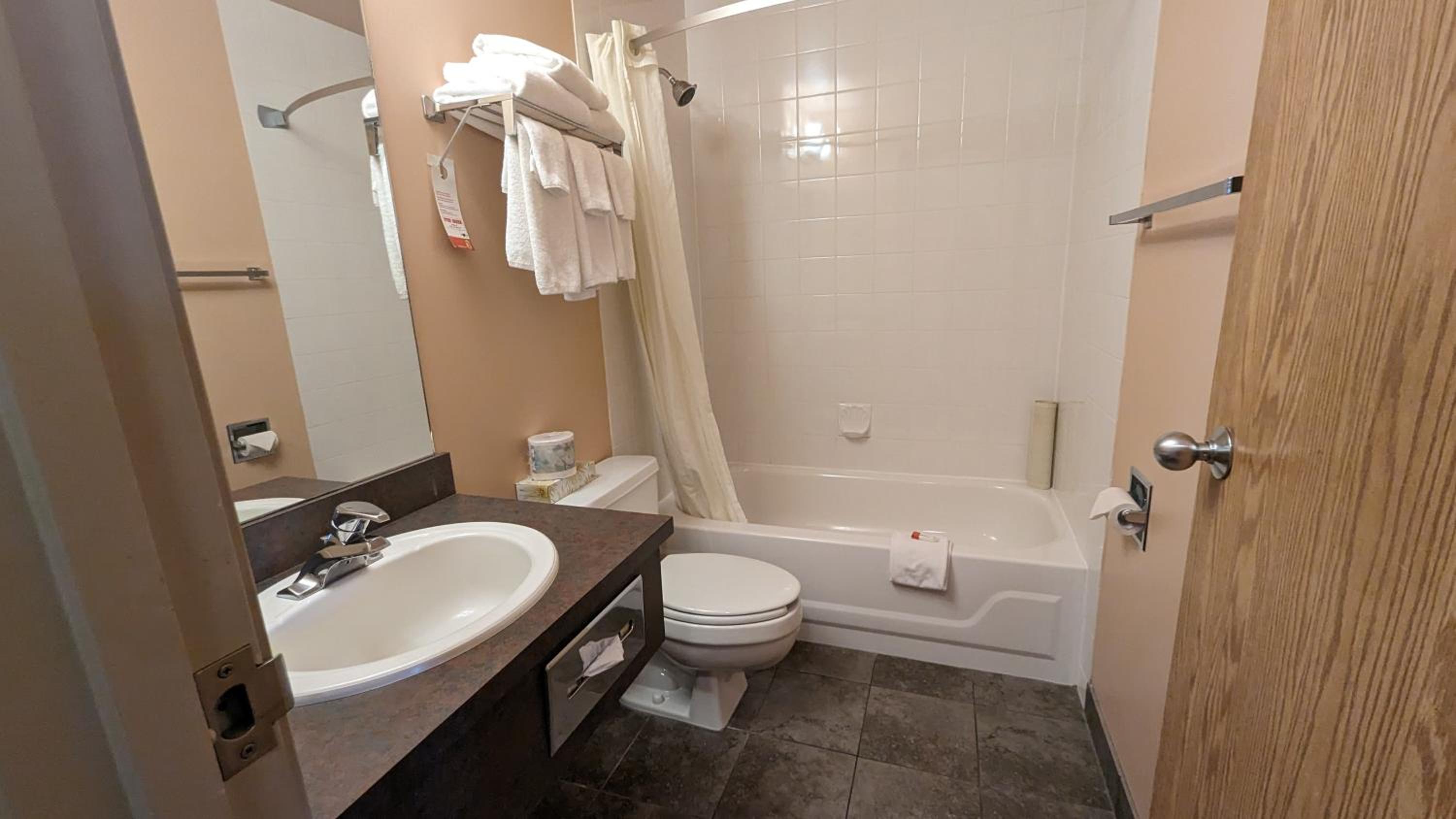 Cranbrook Vacations - Ramada by Wyndham Cranbrook - Property Image 32