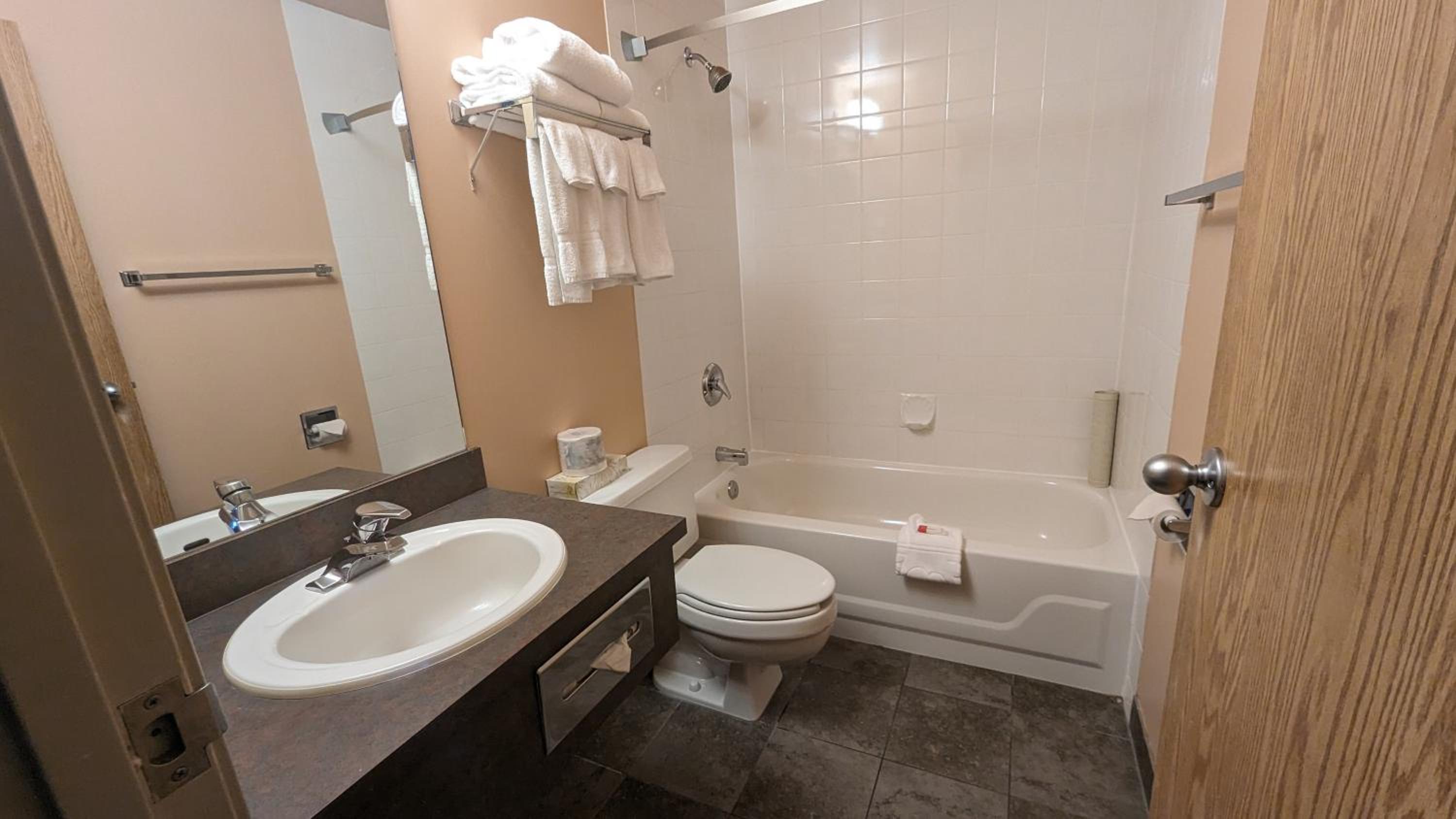 Cranbrook Vacations - Ramada by Wyndham Cranbrook - Property Image 6