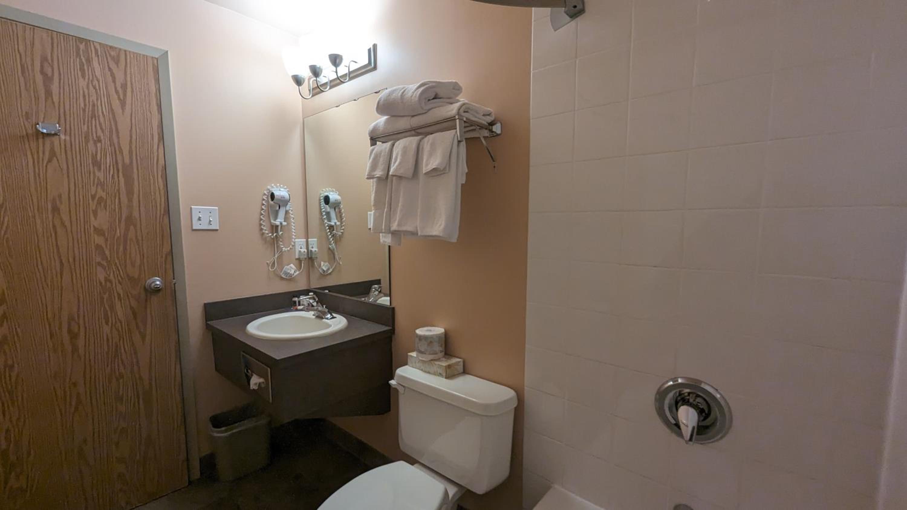 Cranbrook Vacations - Ramada by Wyndham Cranbrook - Property Image 7