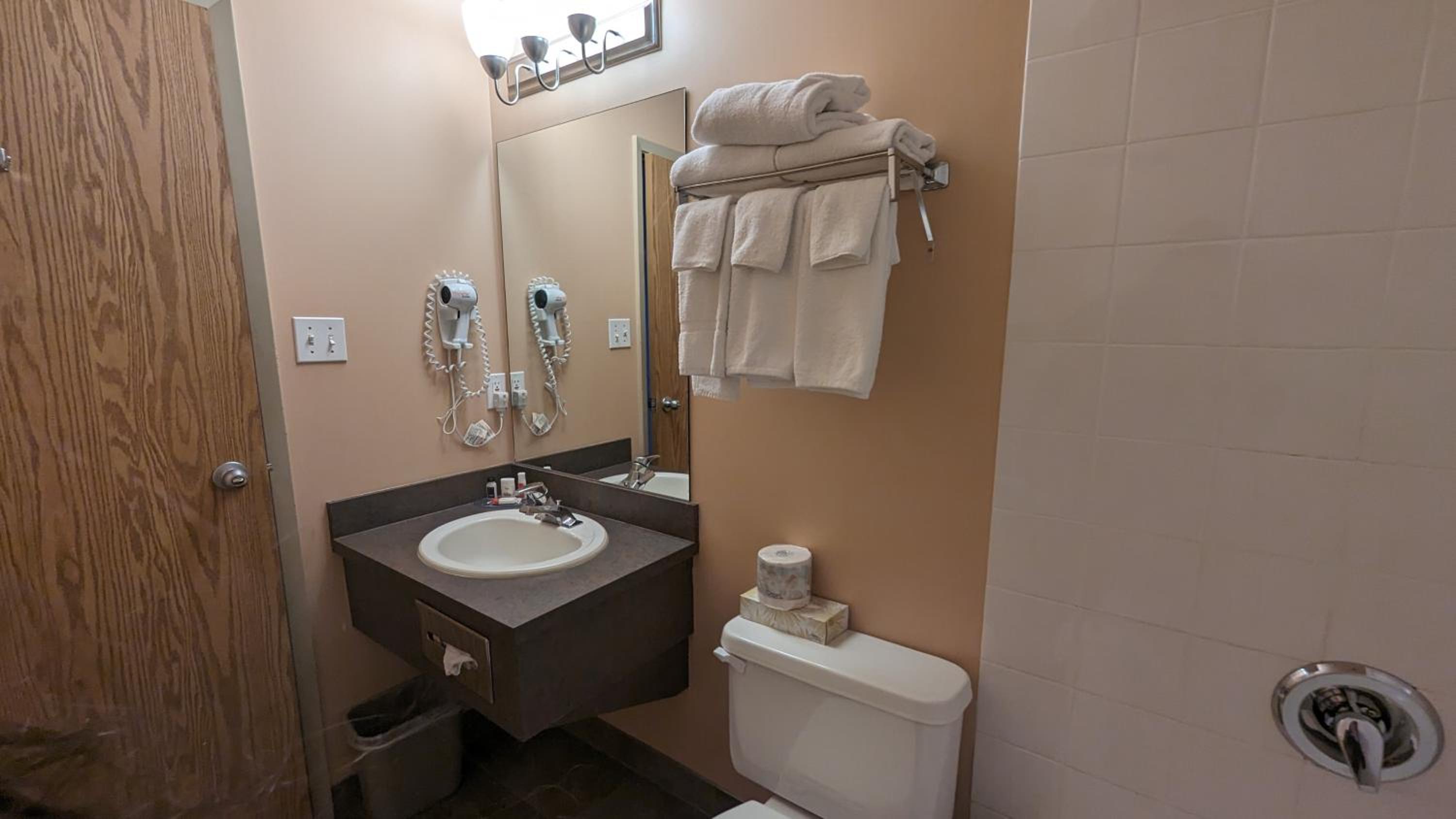 Cranbrook Vacations - Ramada by Wyndham Cranbrook - Property Image 4