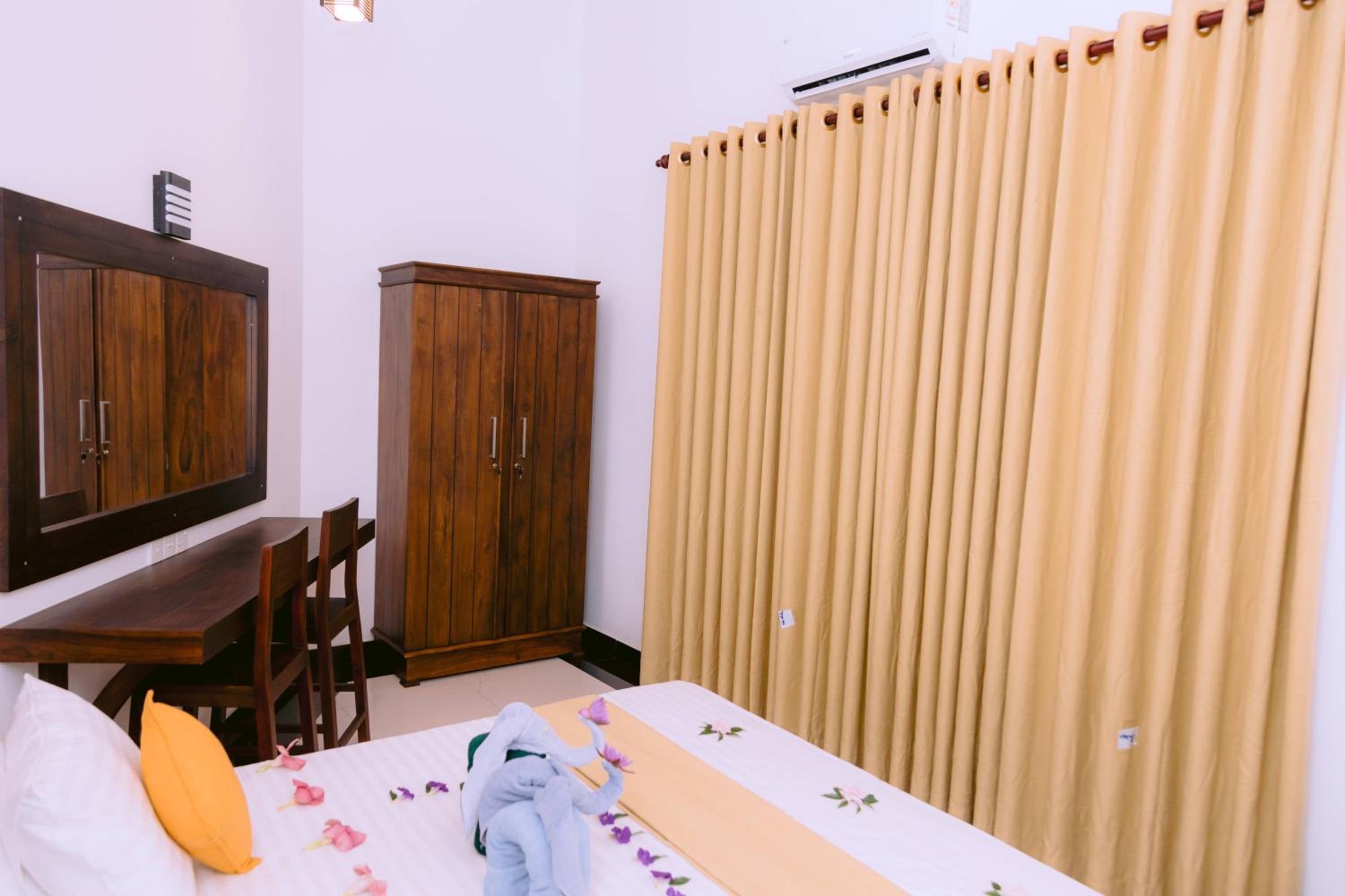 Yala Wild Hut - Backpackers Lodge view 2